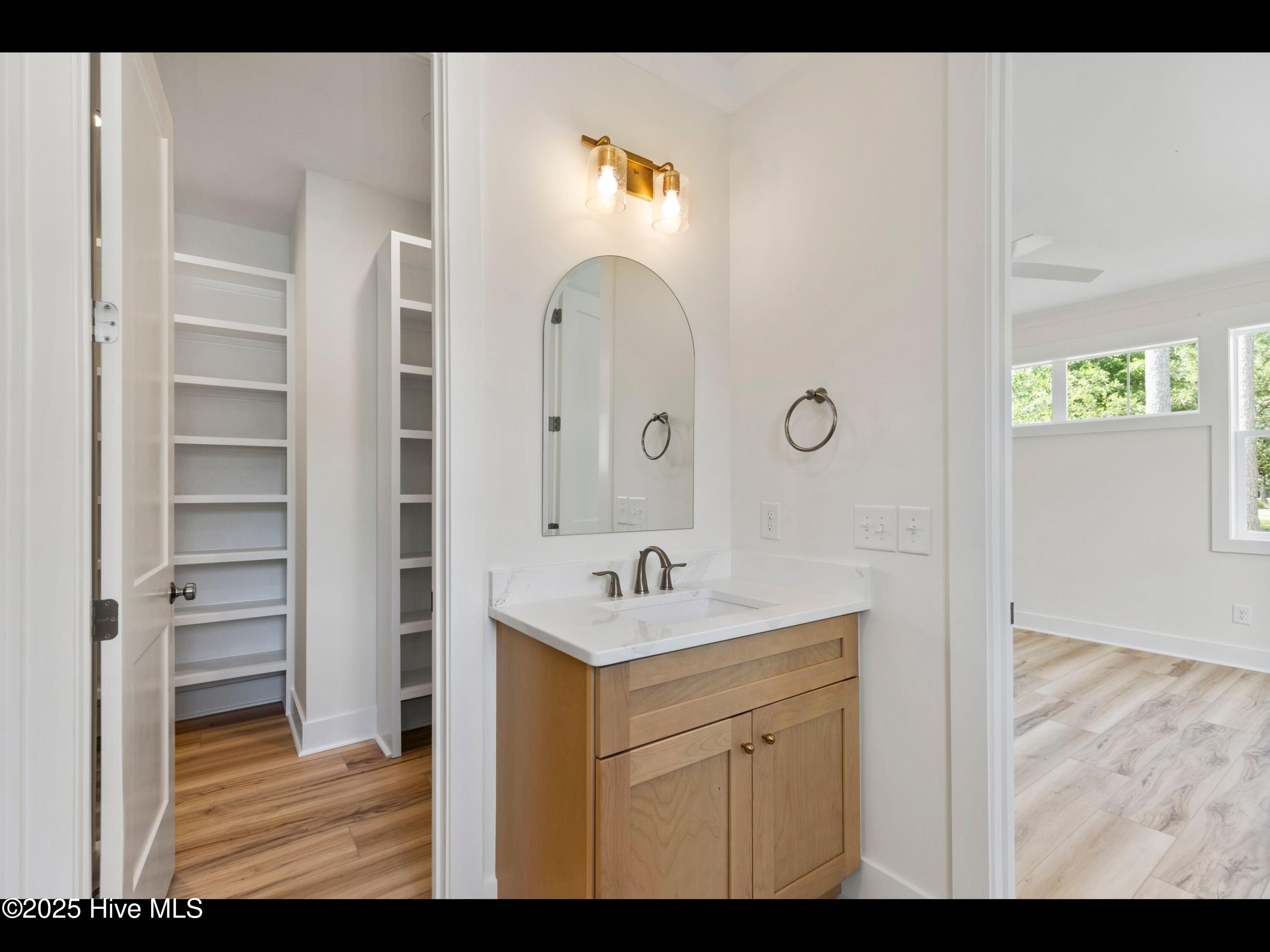 100490321 | Photo 28