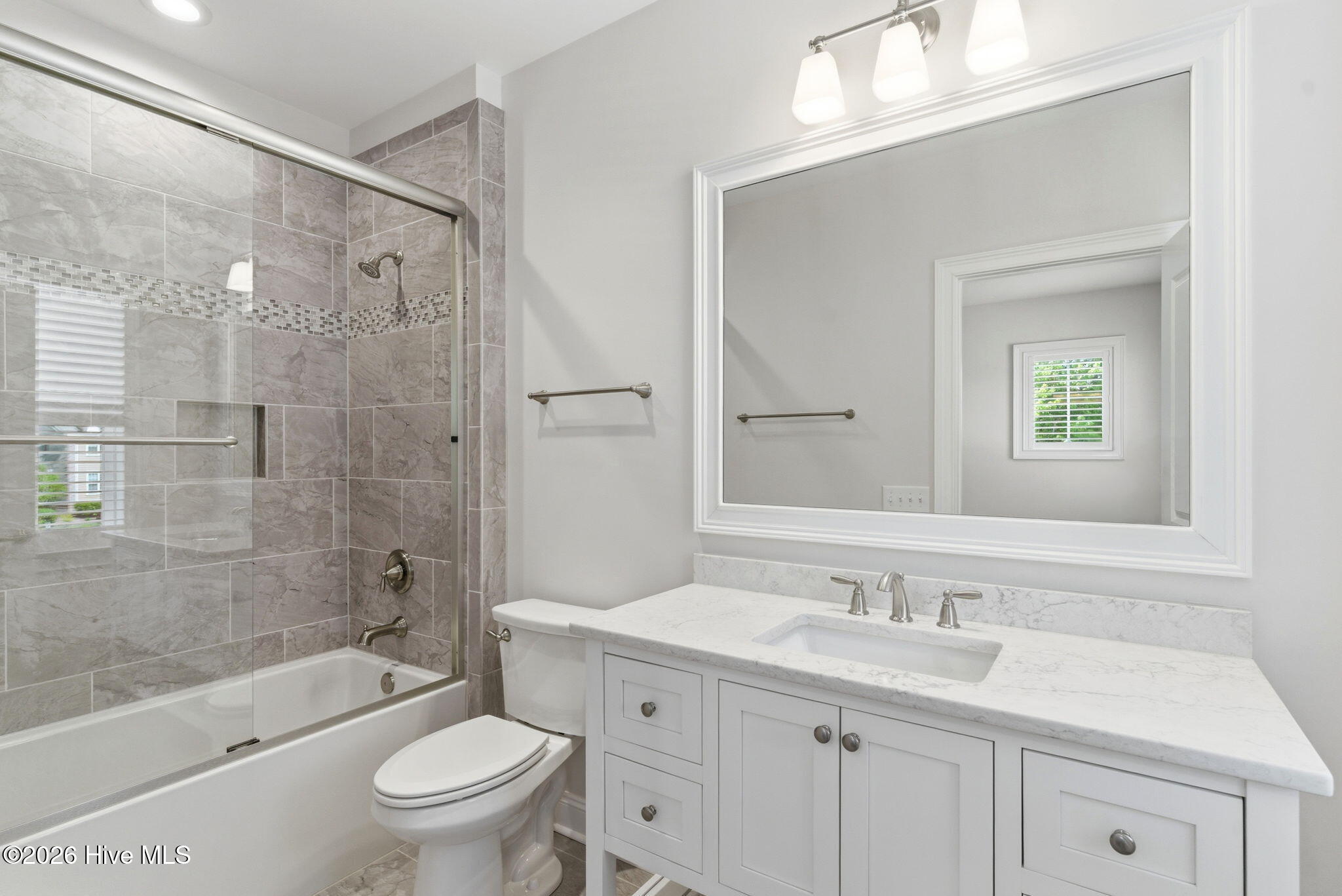 100569885 | Photo 33