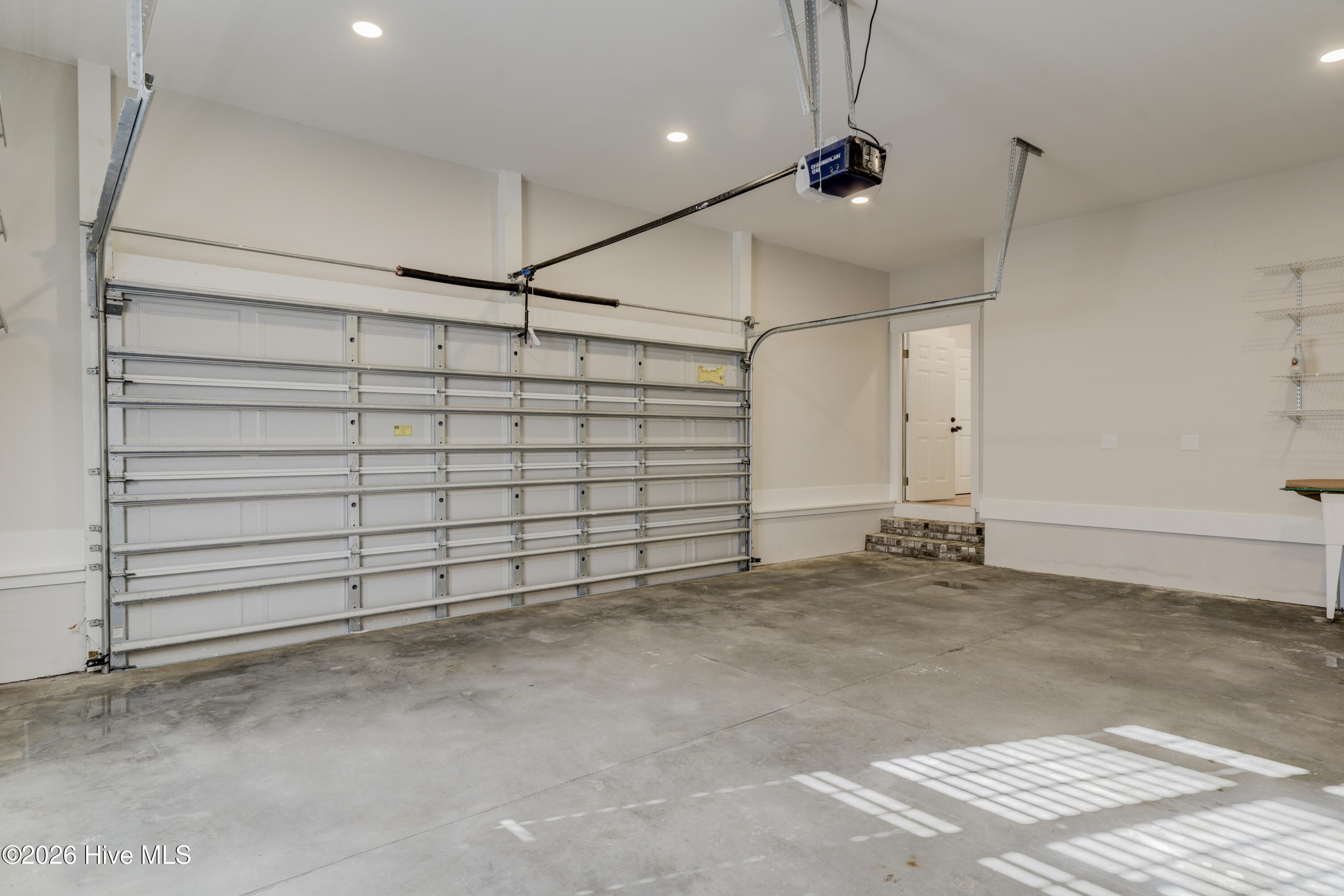 100559237 | Photo 36