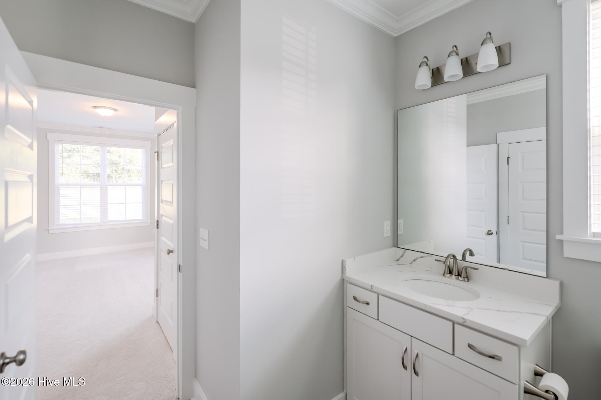 100567790 | Photo 39