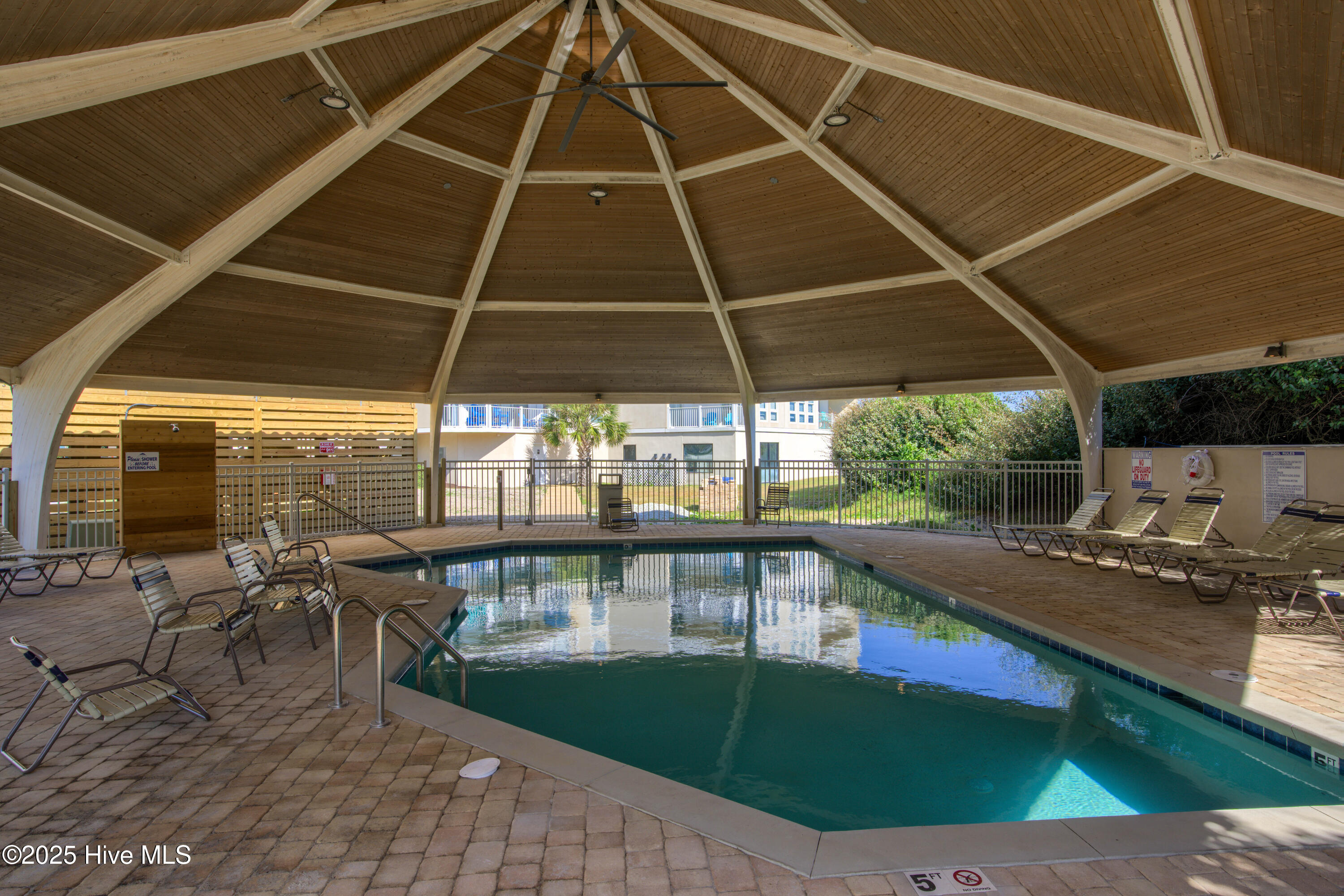 100521516 | Photo 30