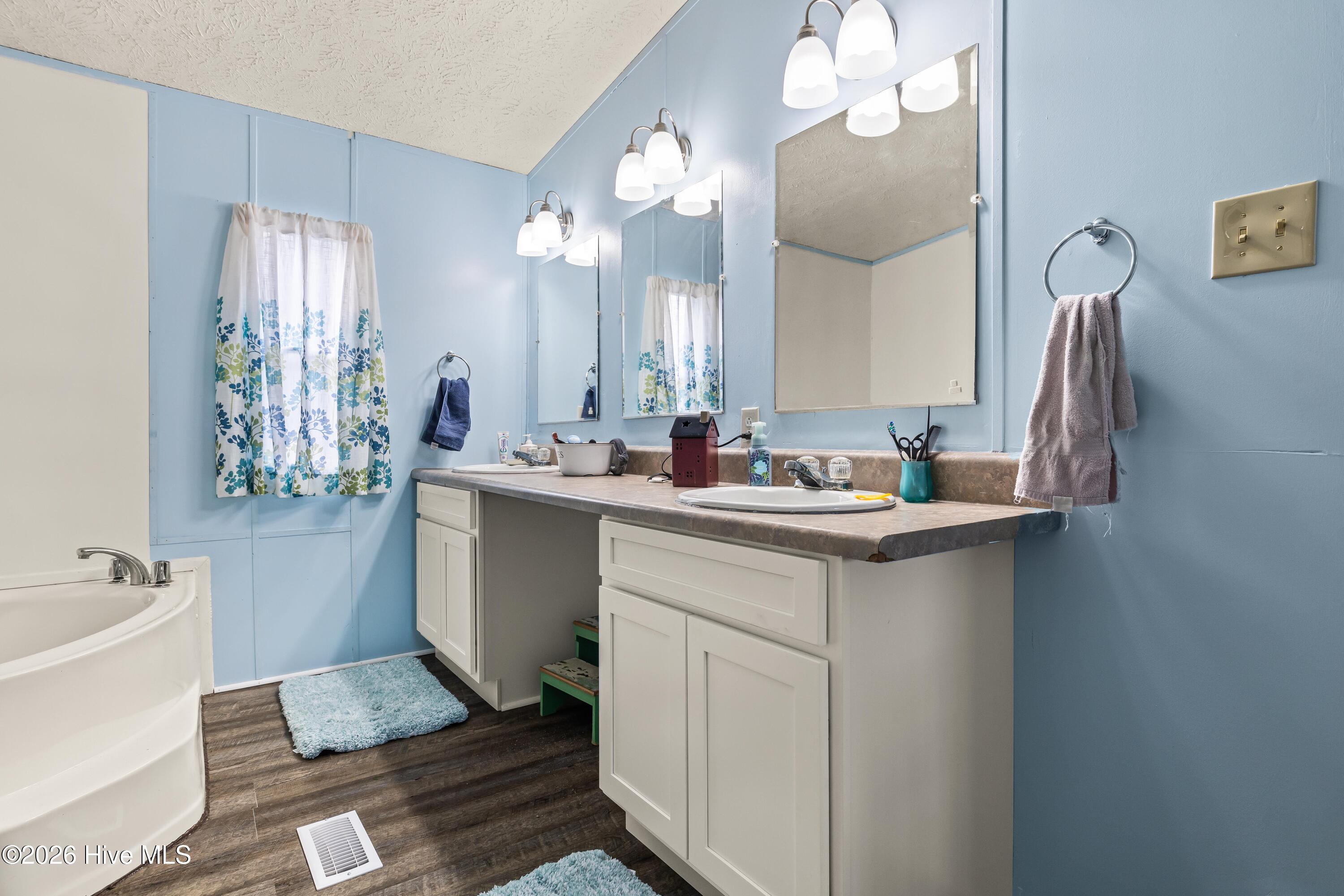 100547294 | Photo 18