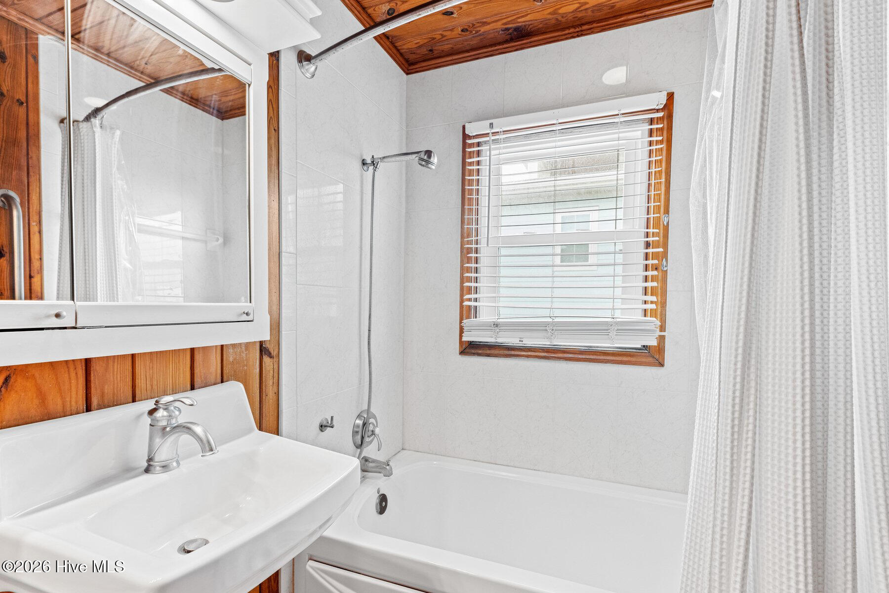 100550434 | Photo 21