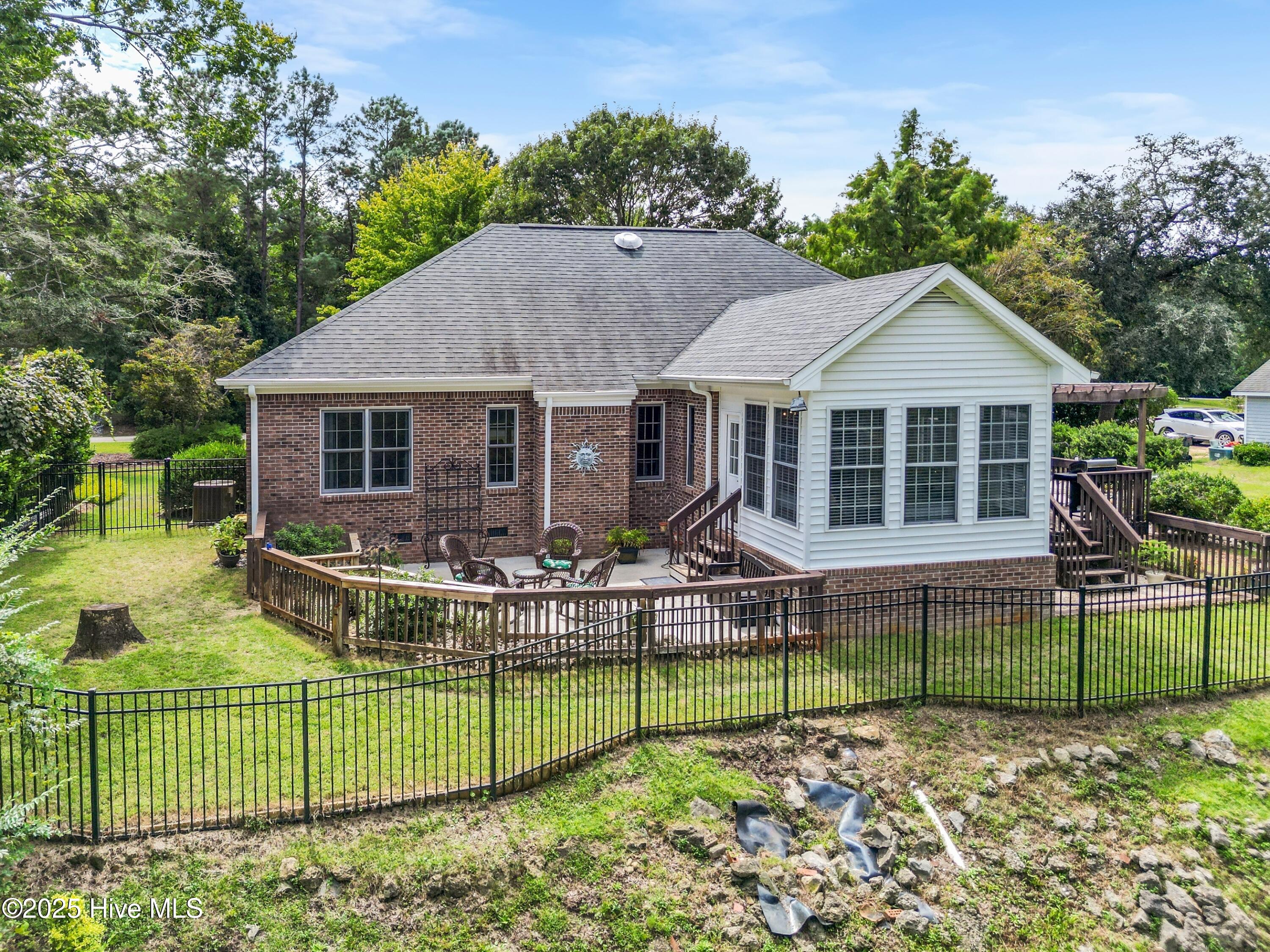 100530044 | Photo 53