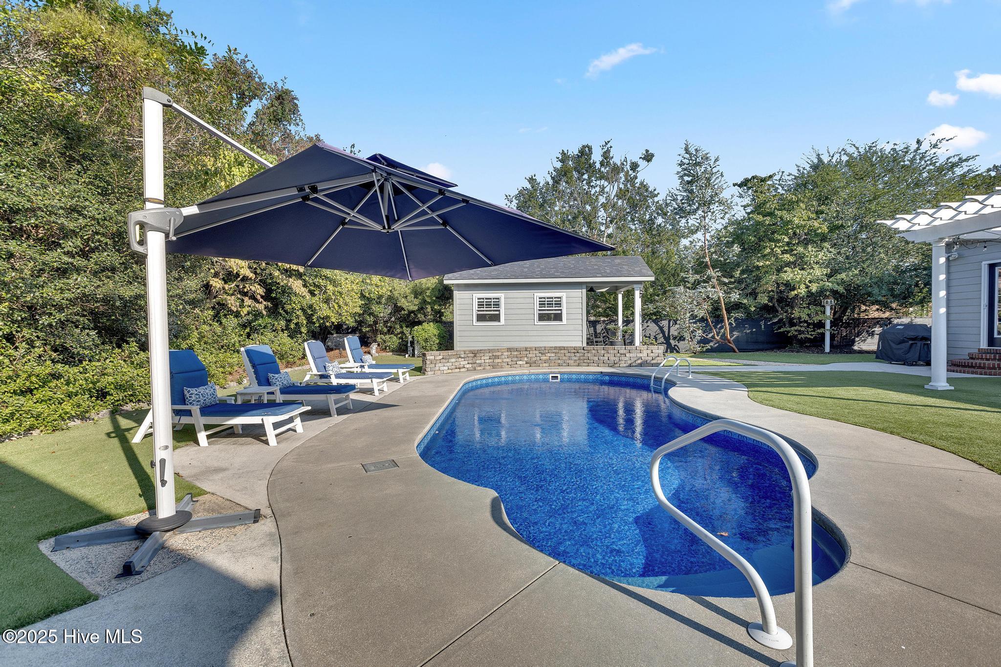 100527249 | Photo 64