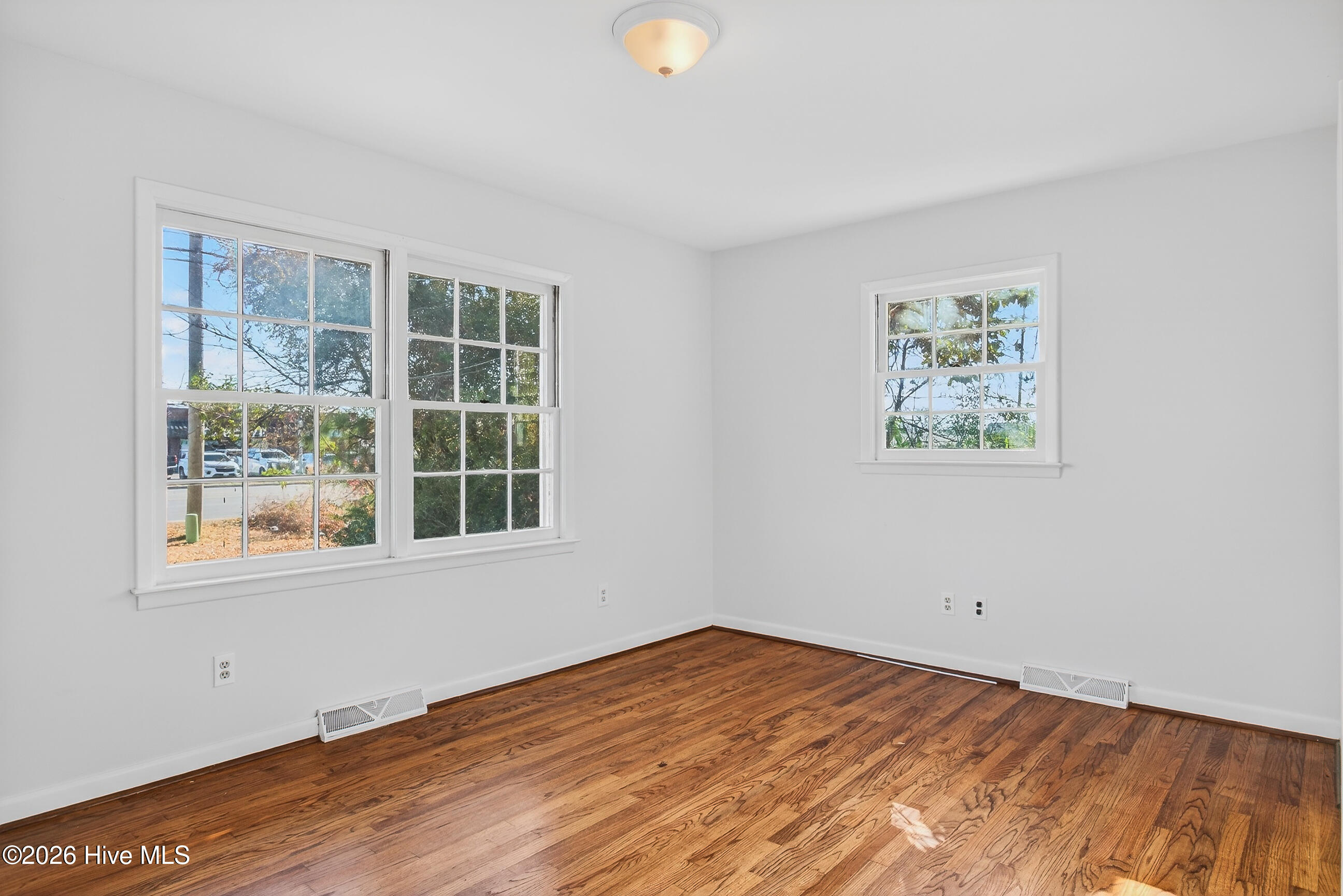 100548057 | Photo 17