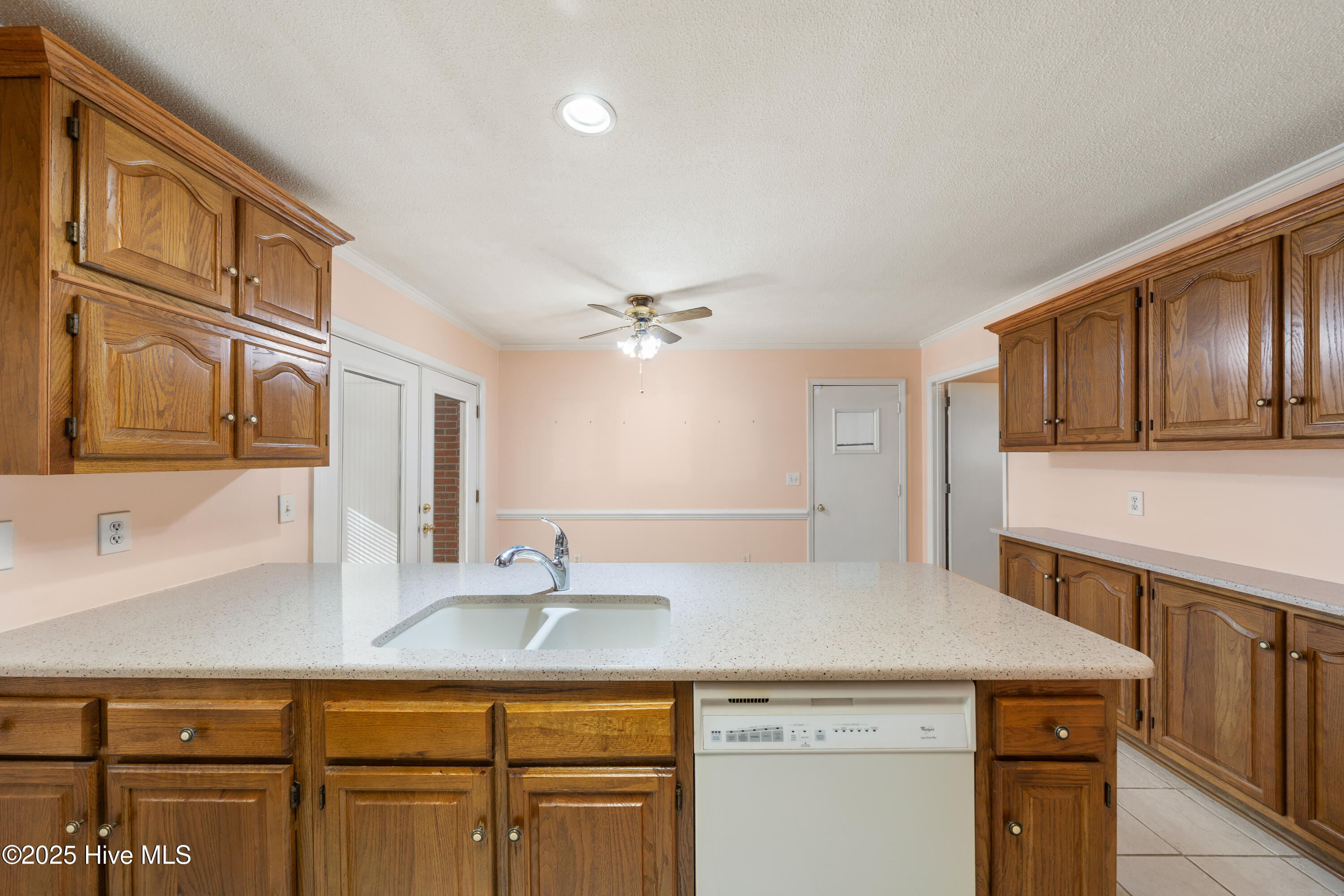 100542635 | Photo 34