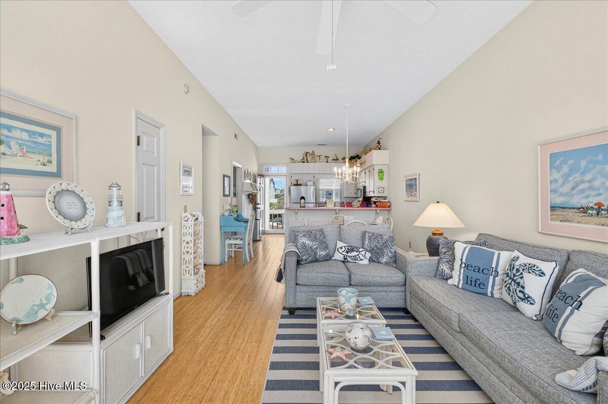 100532821 | Photo 21