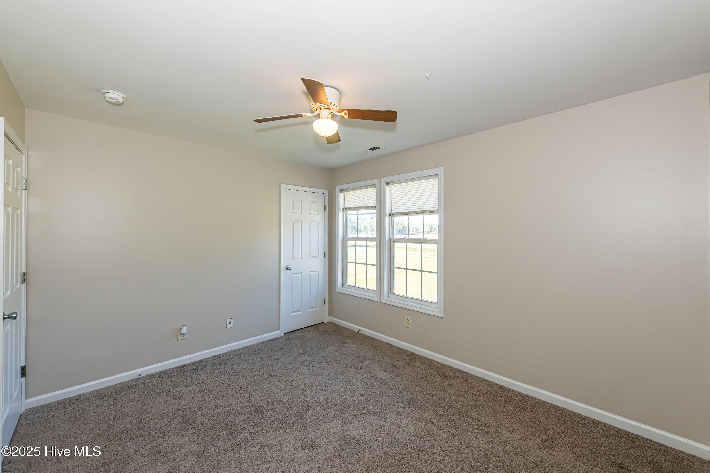 100521168 | Photo 40