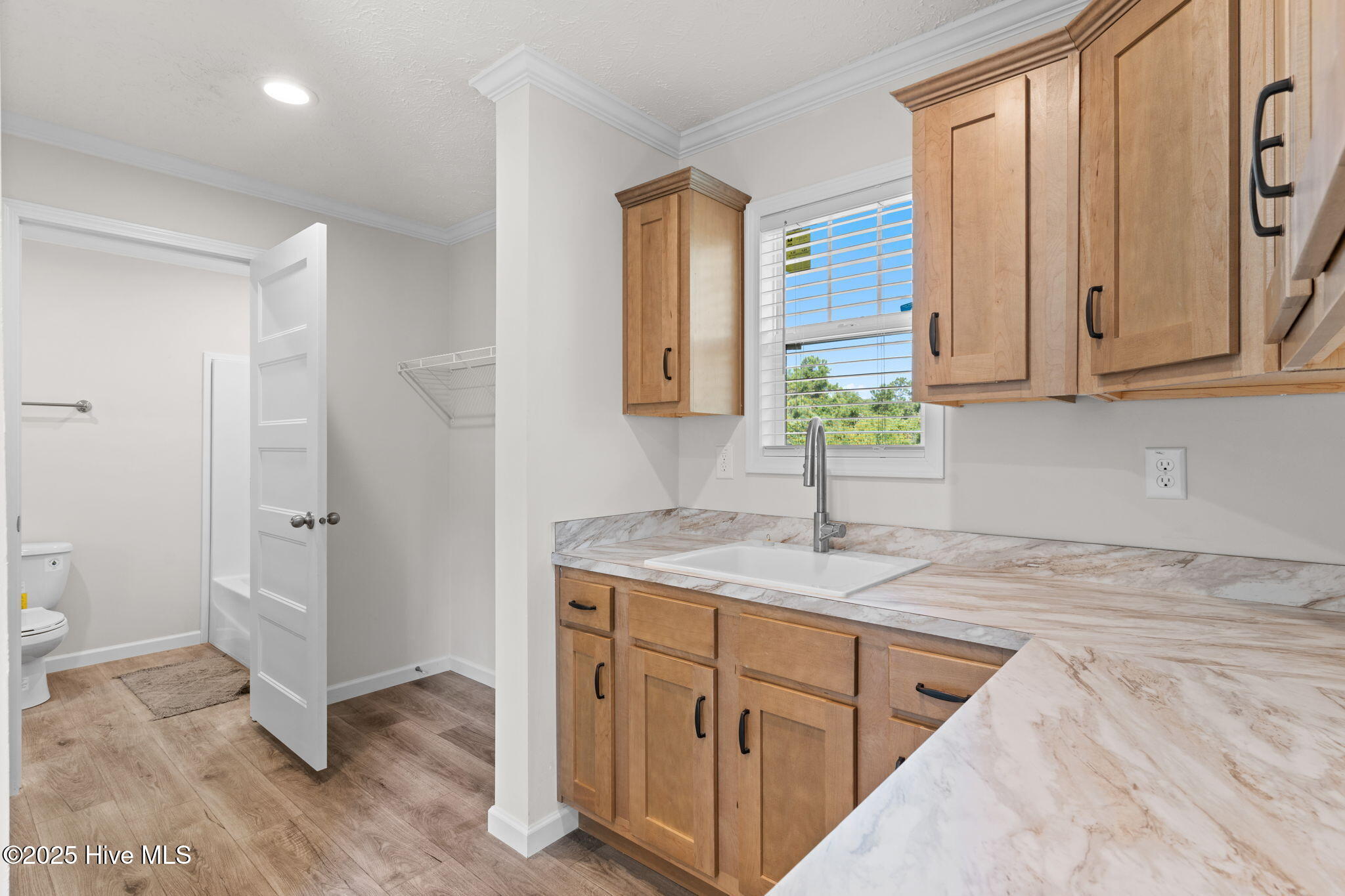 100558290 | Photo 31