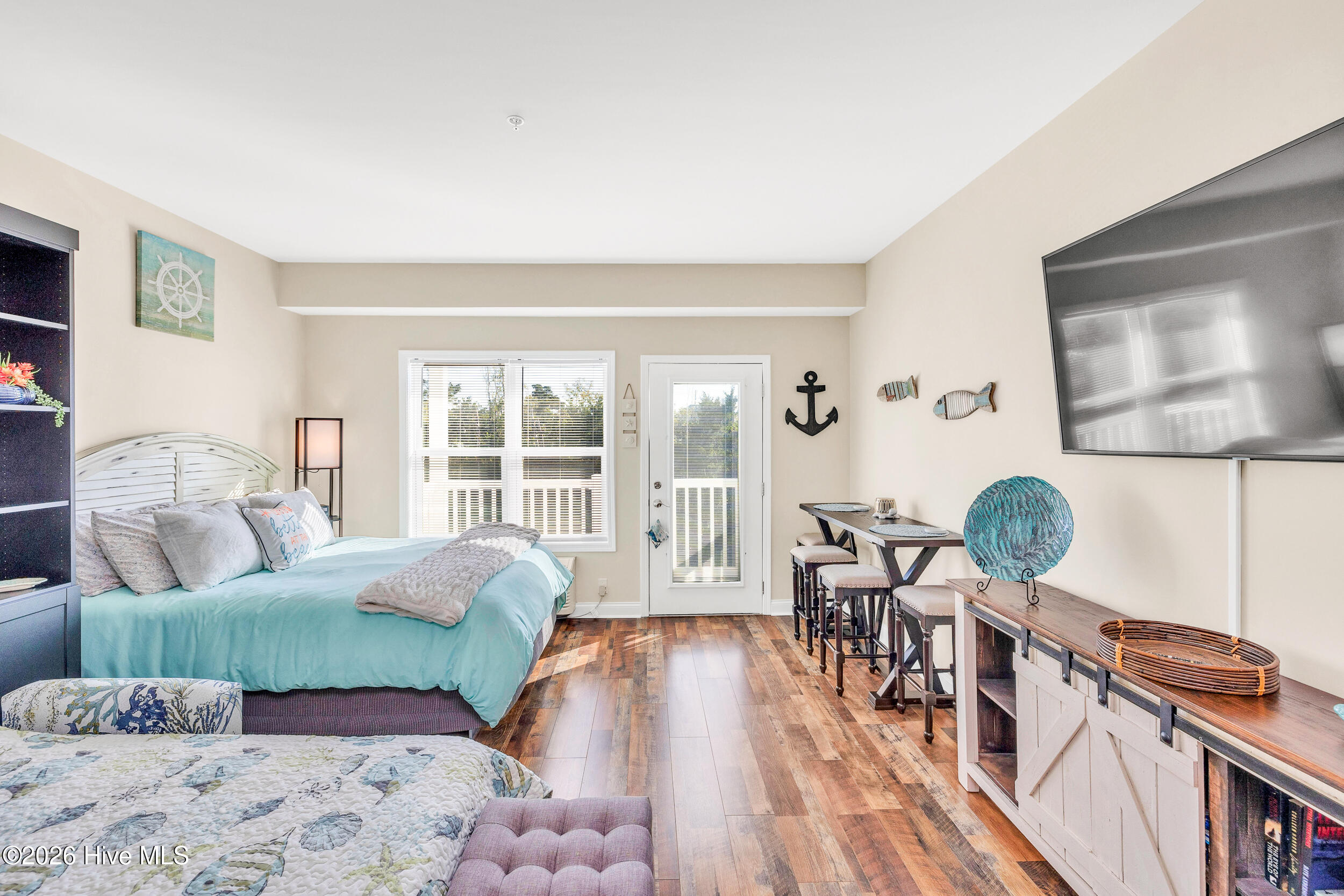 100549842 | Photo 13