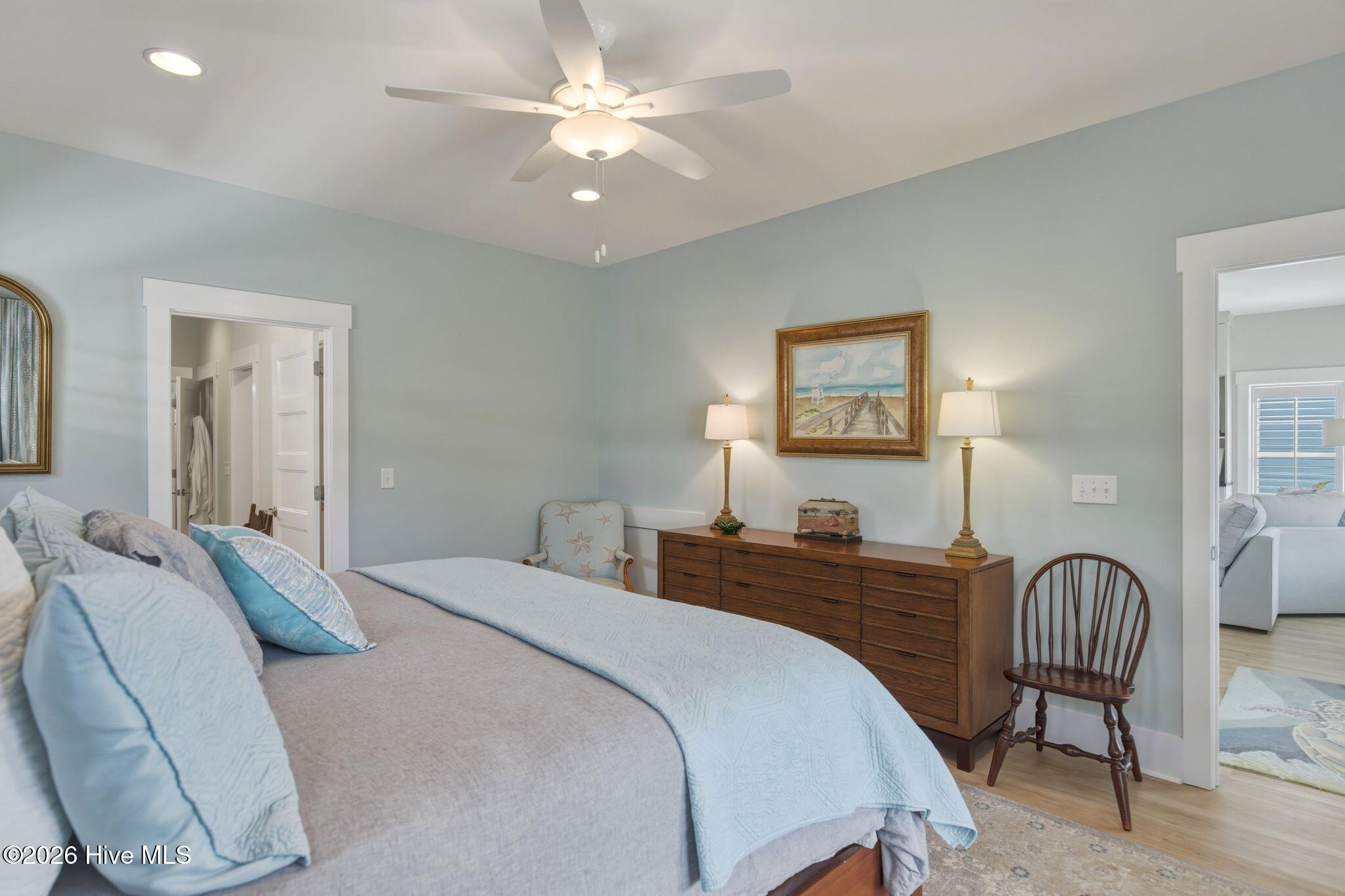 100562049 | Photo 24