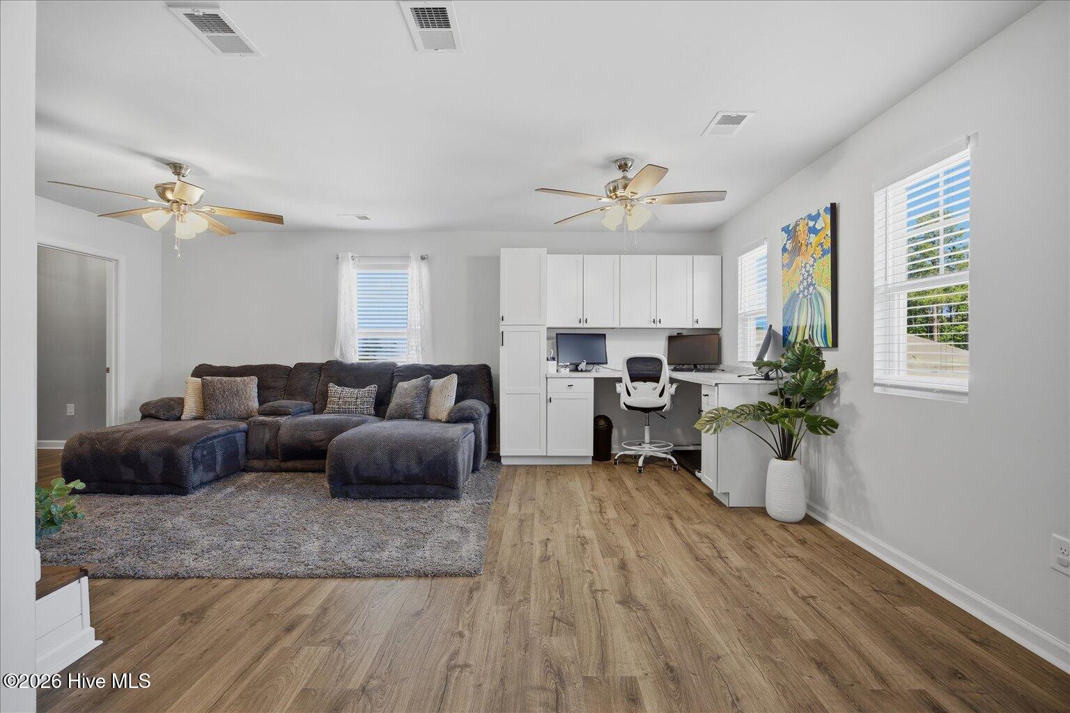 100570565 | Photo 24