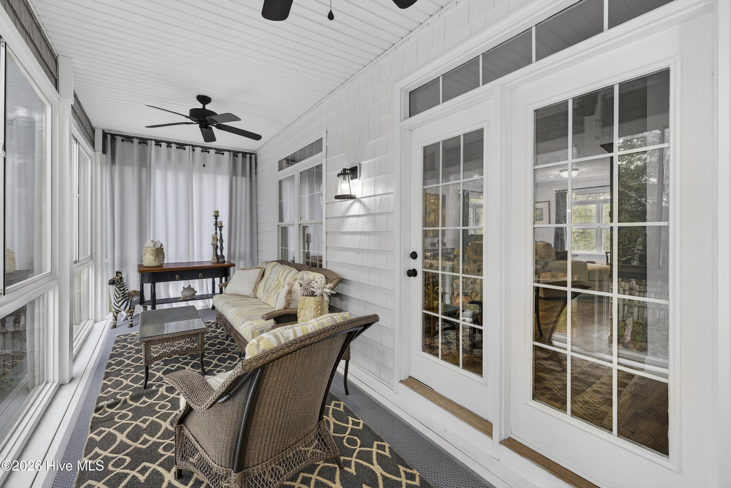 100557060 | Photo 18