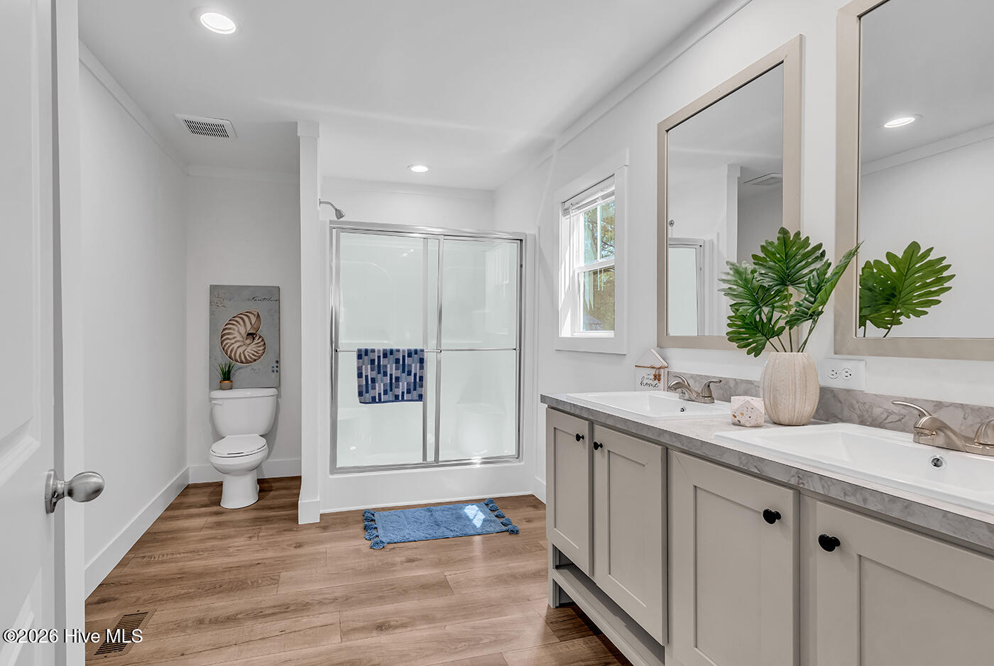 100558273 | Photo 27