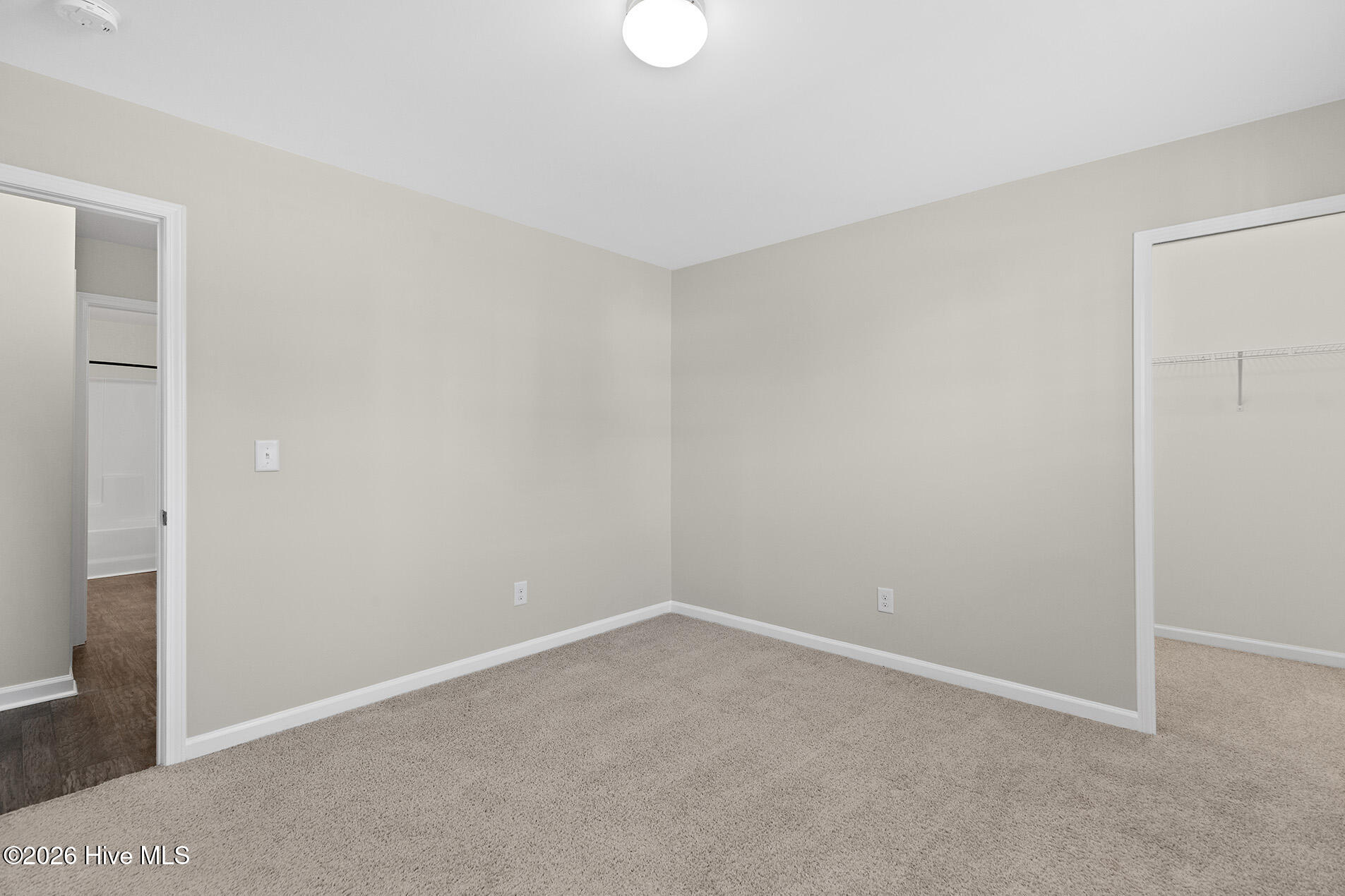 100547930 | Photo 25