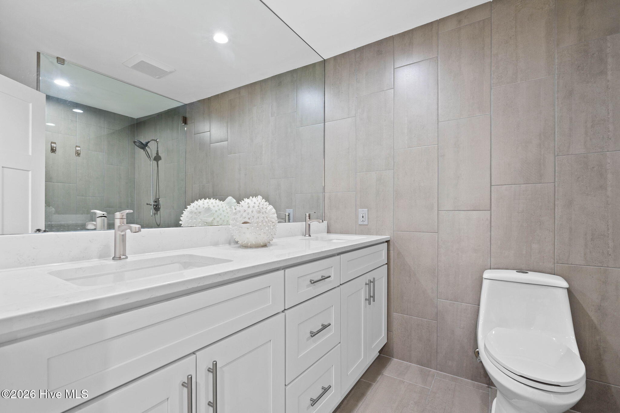 100565975 | Photo 17