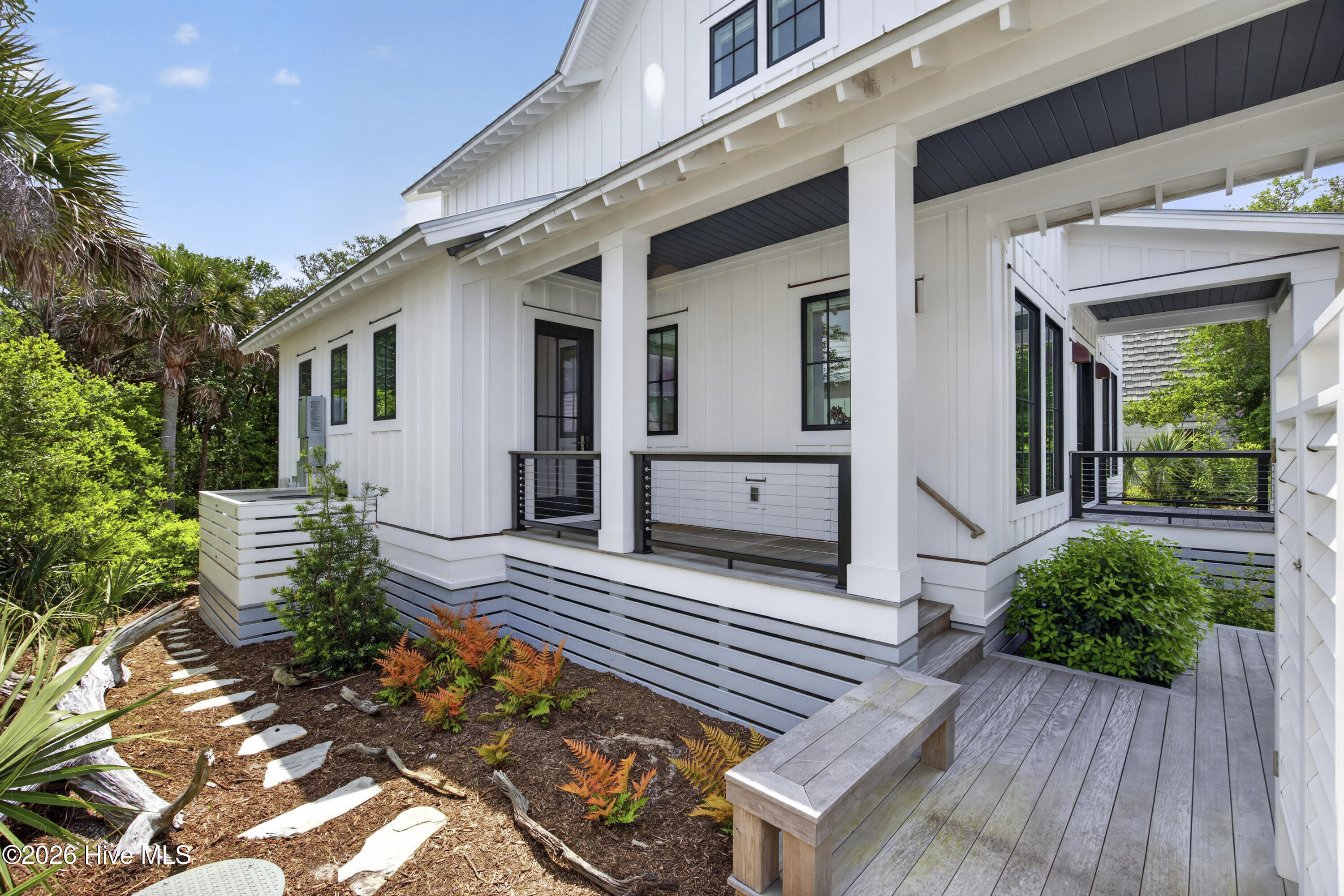 100566186 | Photo 62