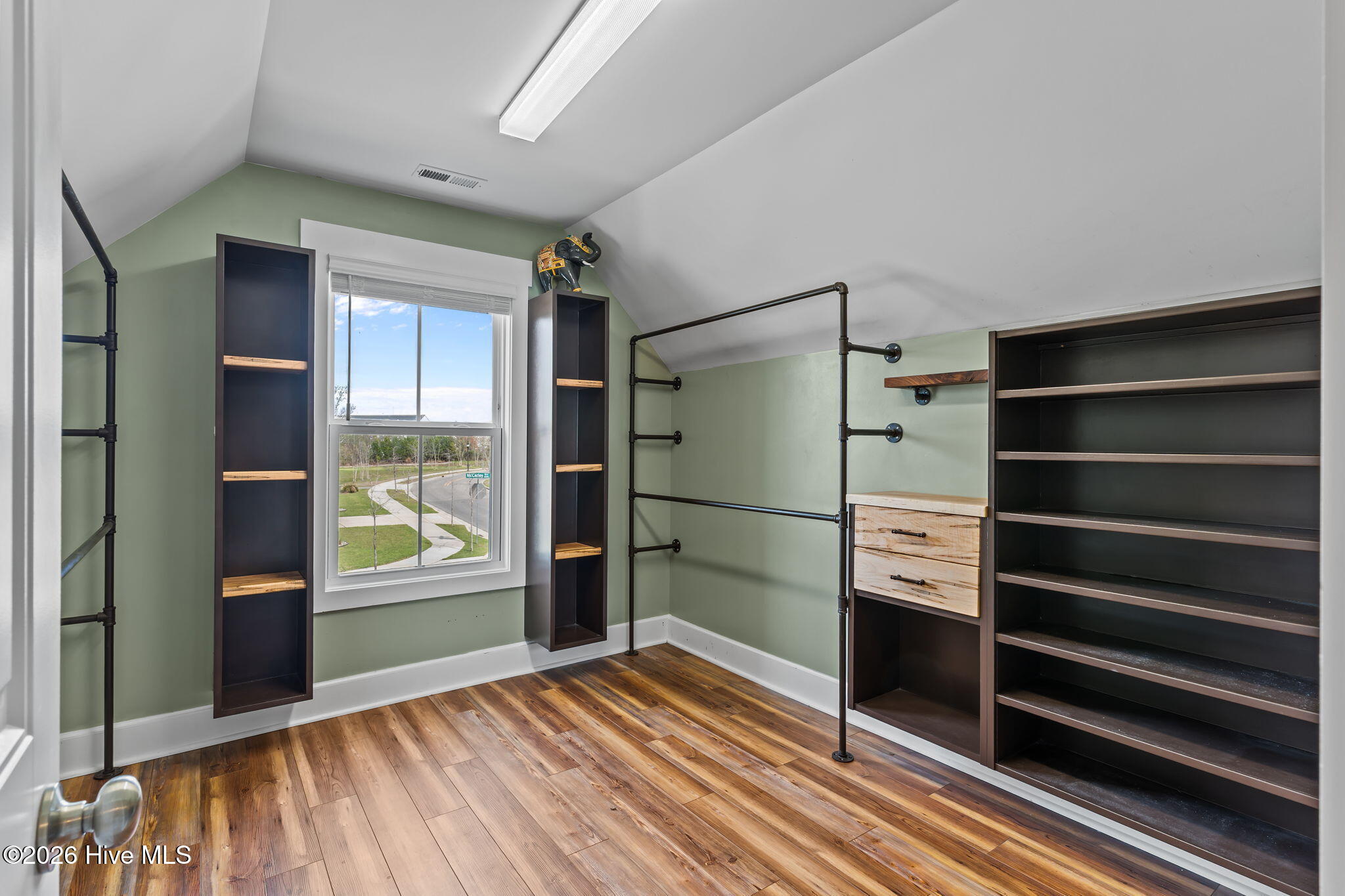 100562653 | Photo 31