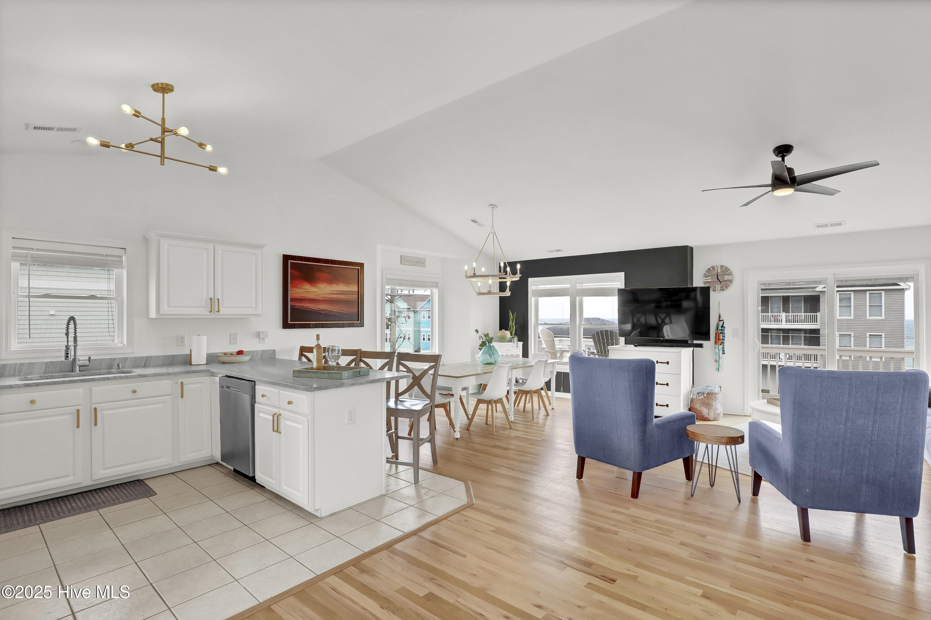 100521300 | Photo 55