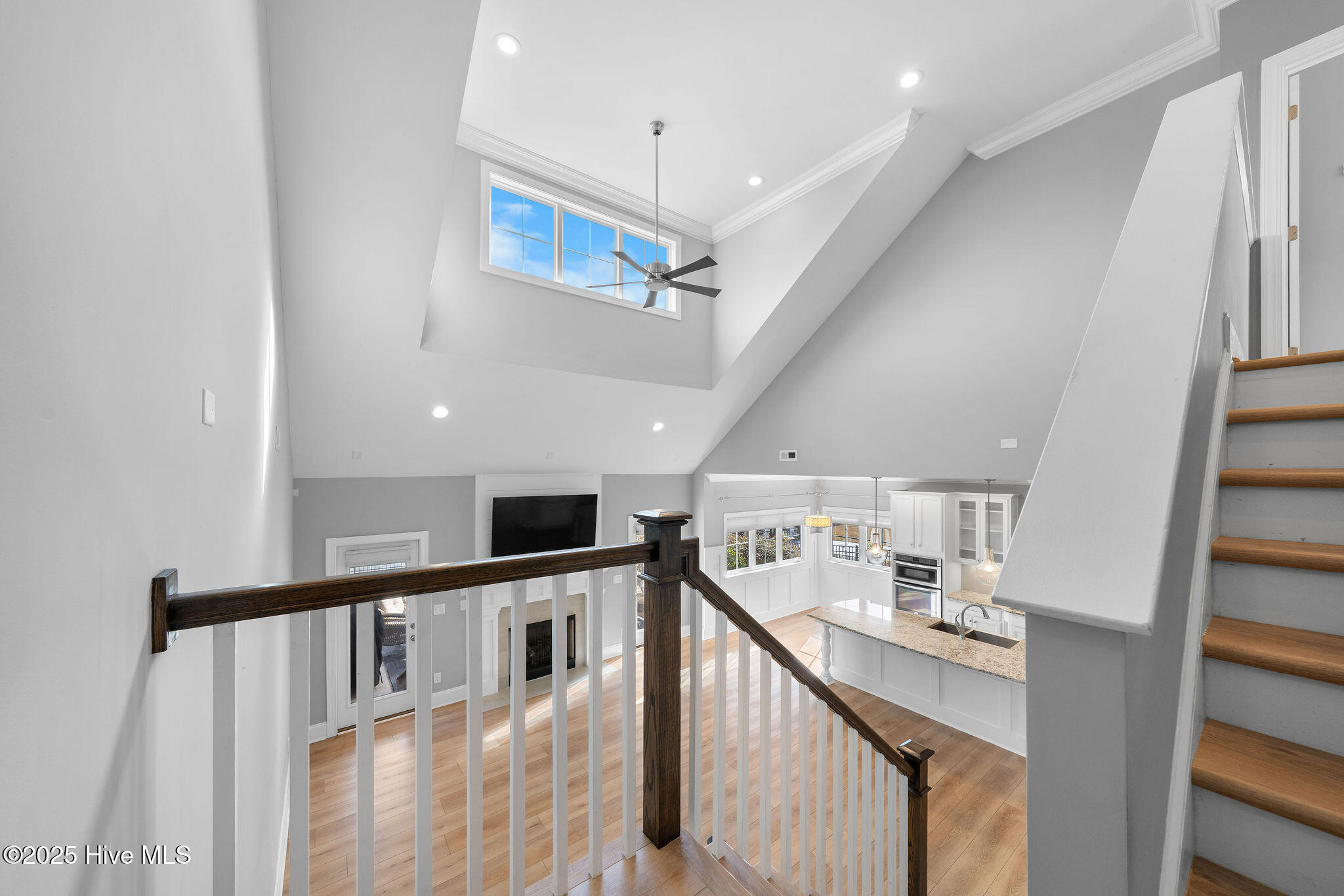 100564106 | Photo 42