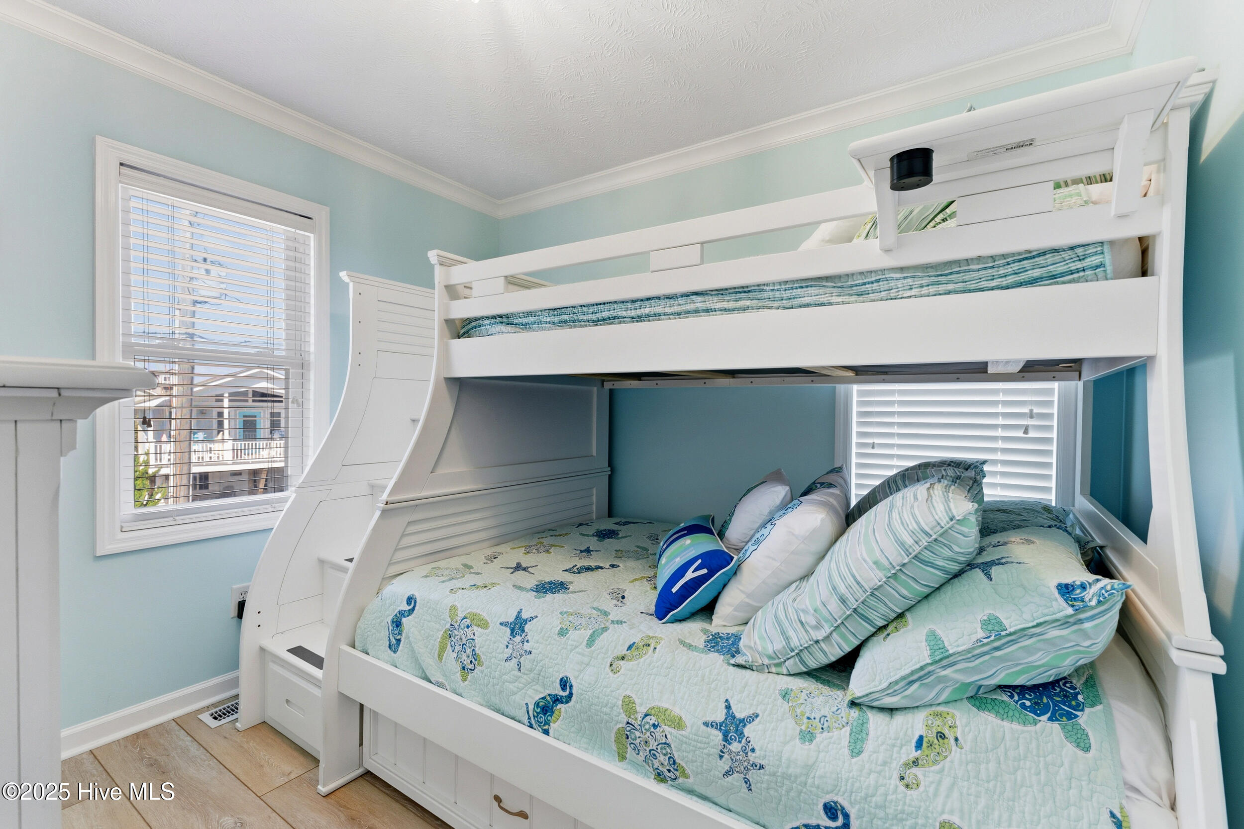 100535212 | Photo 32