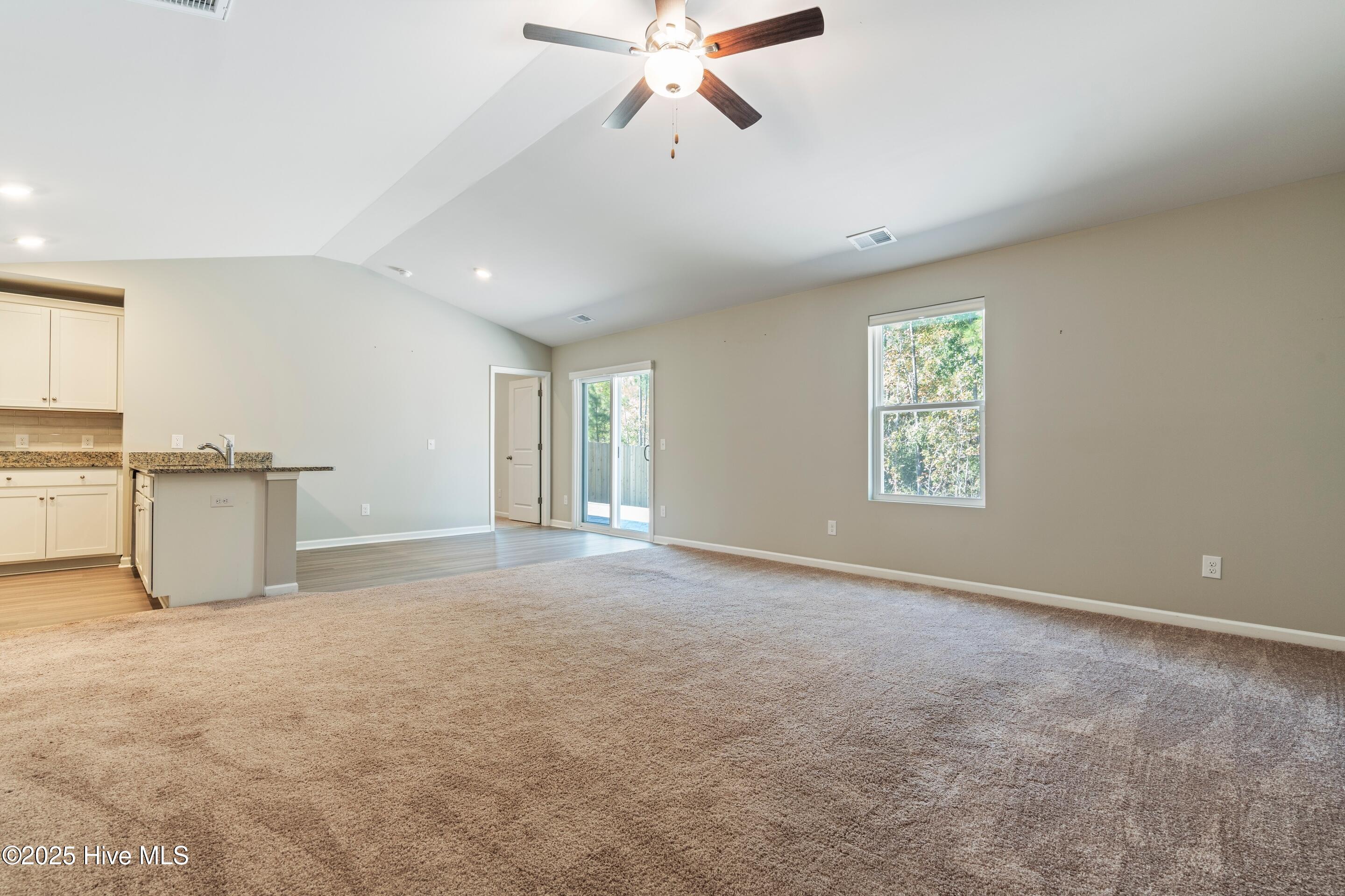 100539921 | Photo 10