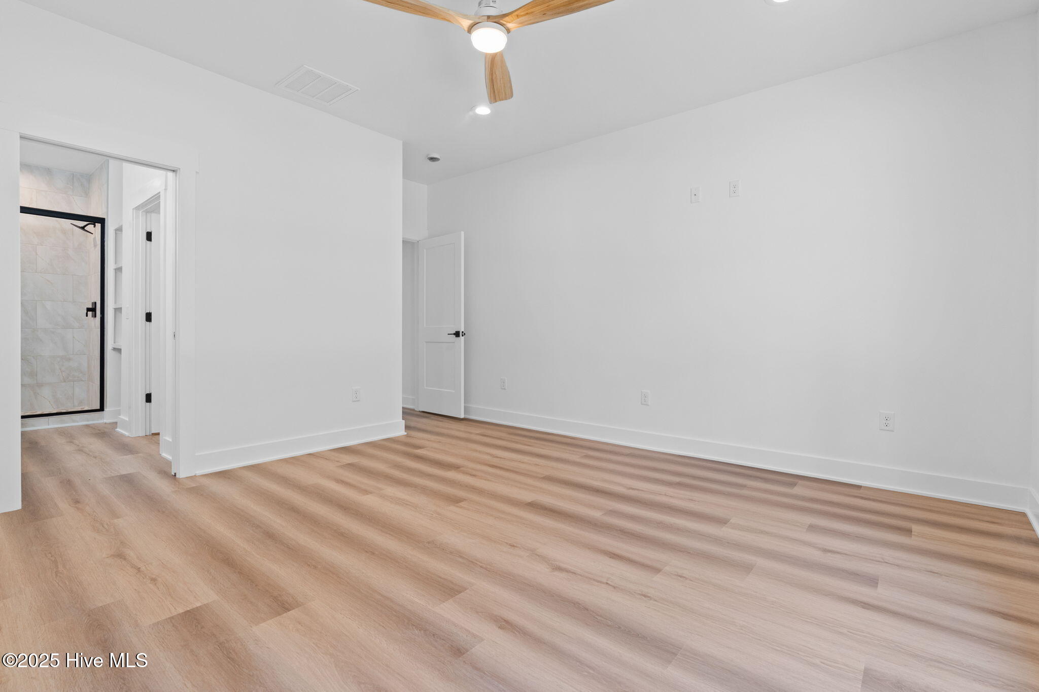 100518606 | Photo 21