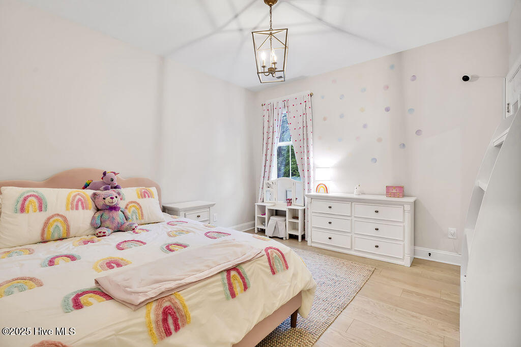 100536880 | Photo 36