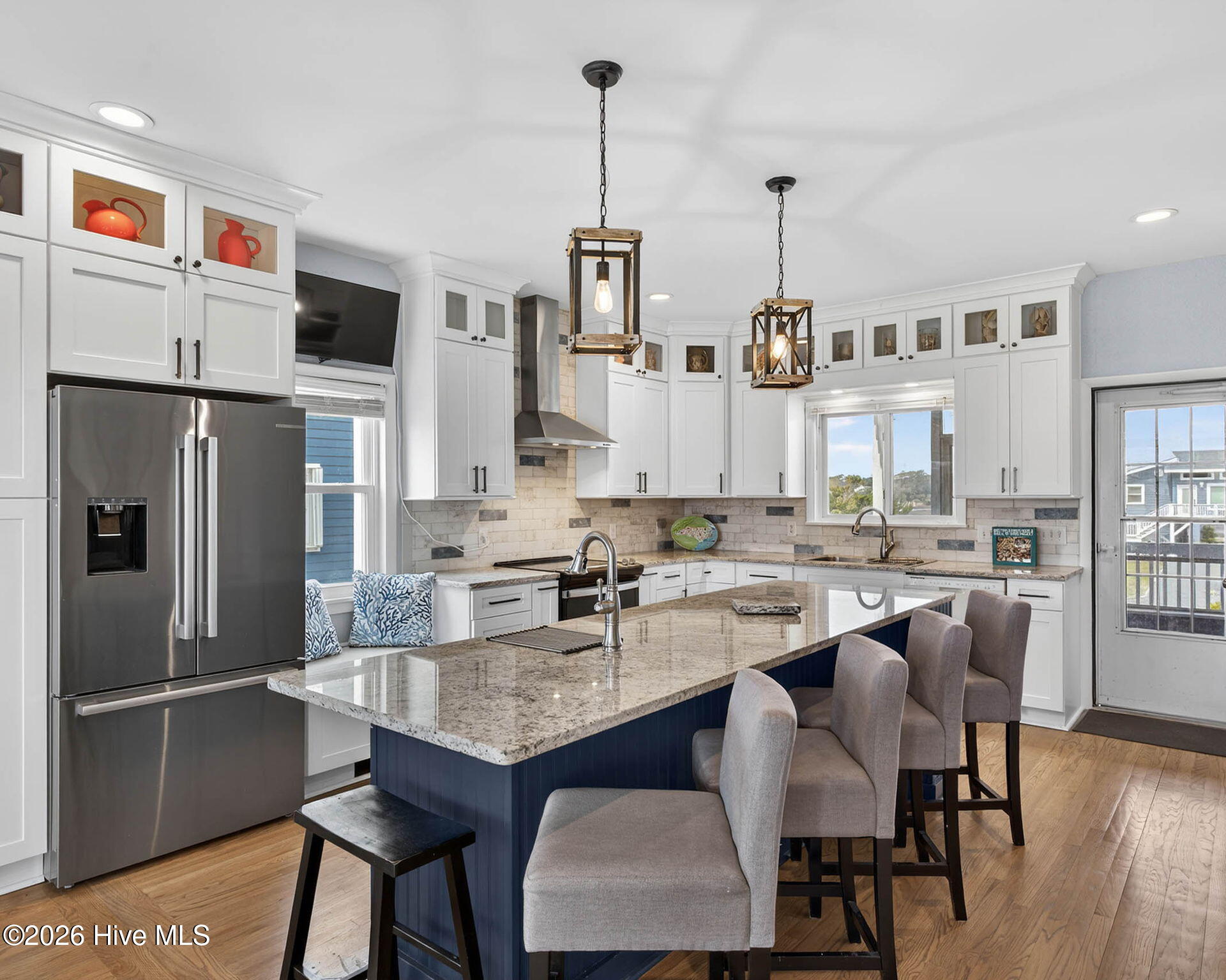 100562885 | Photo 12