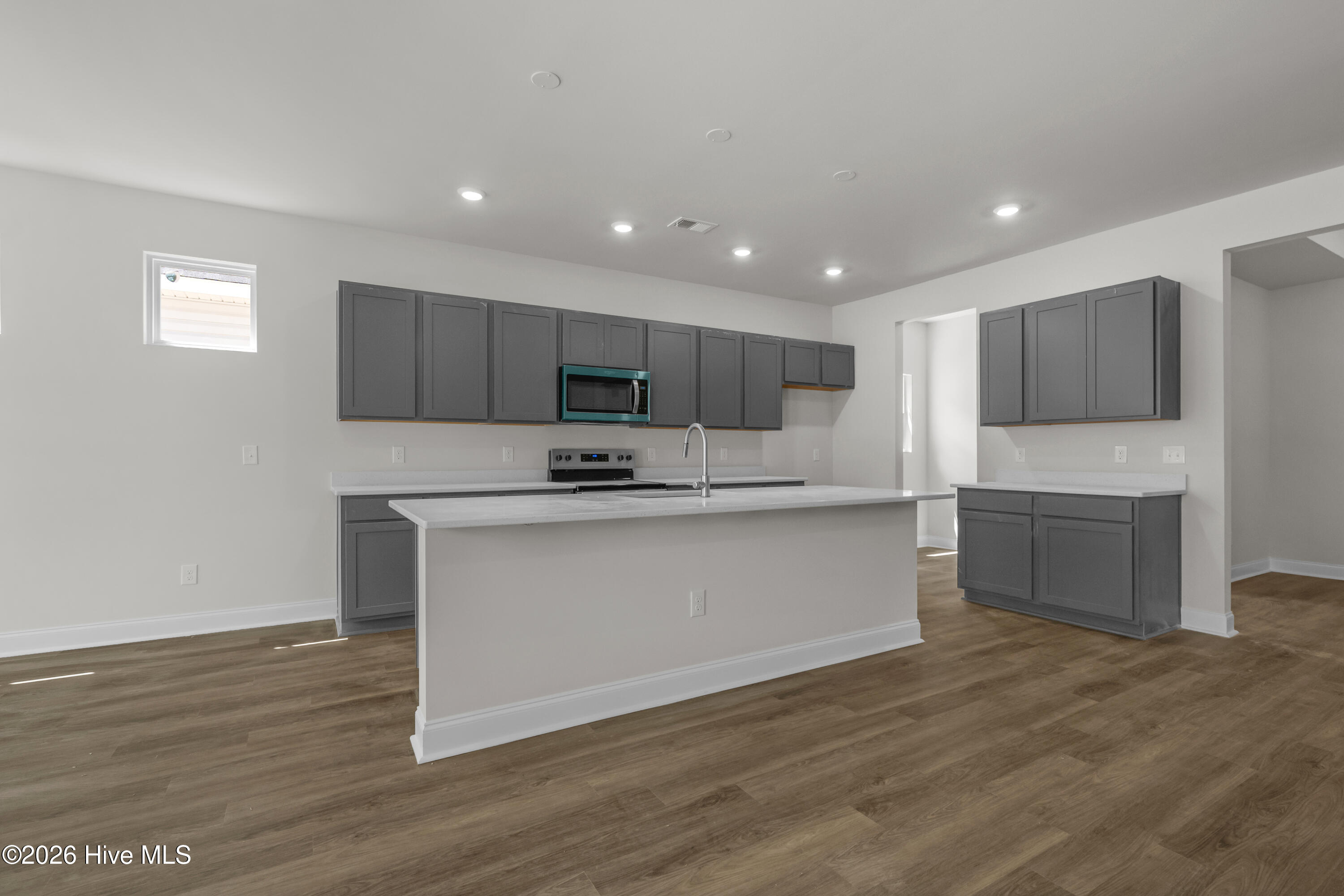 100554744 | Photo 14