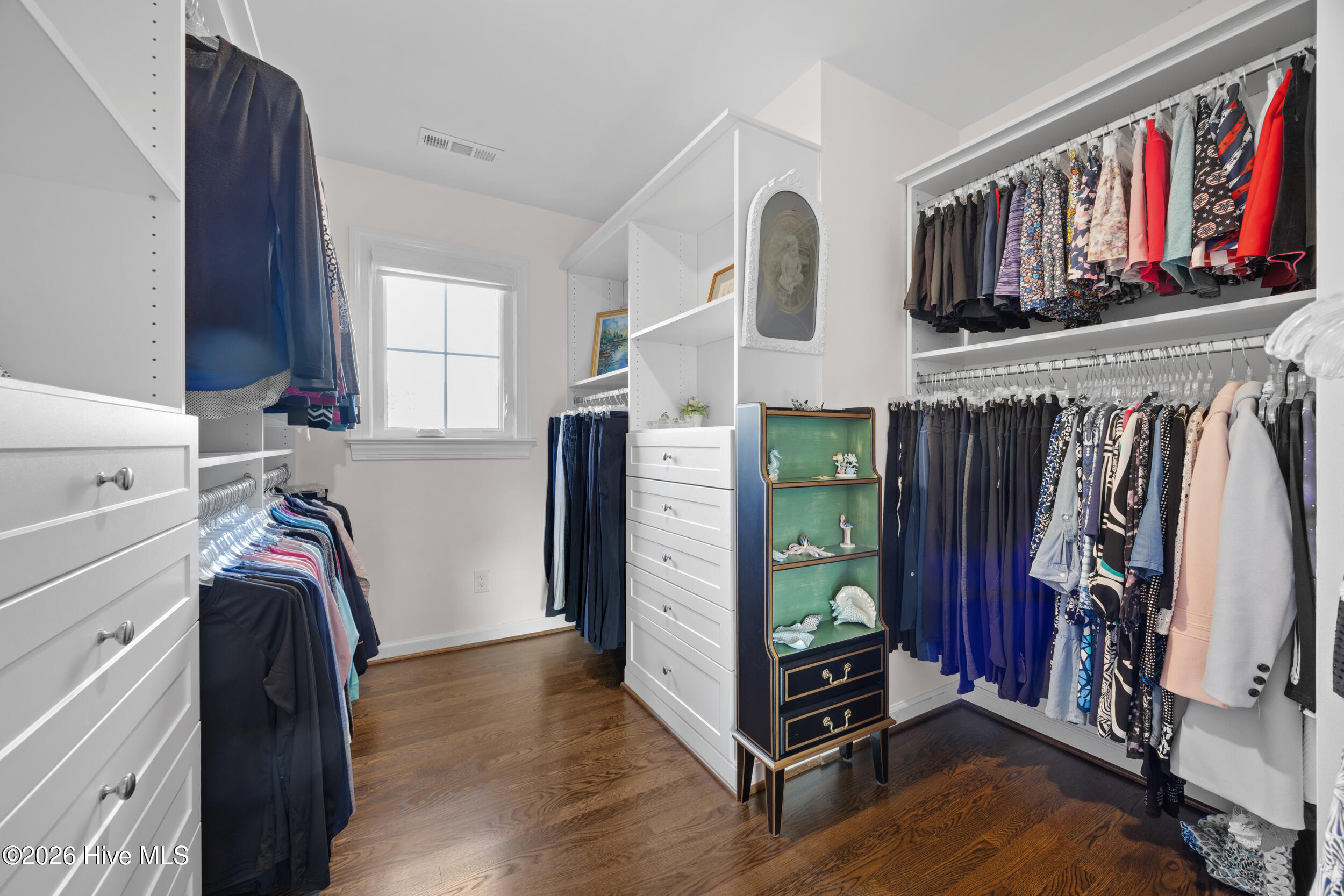 100553782 | Photo 40