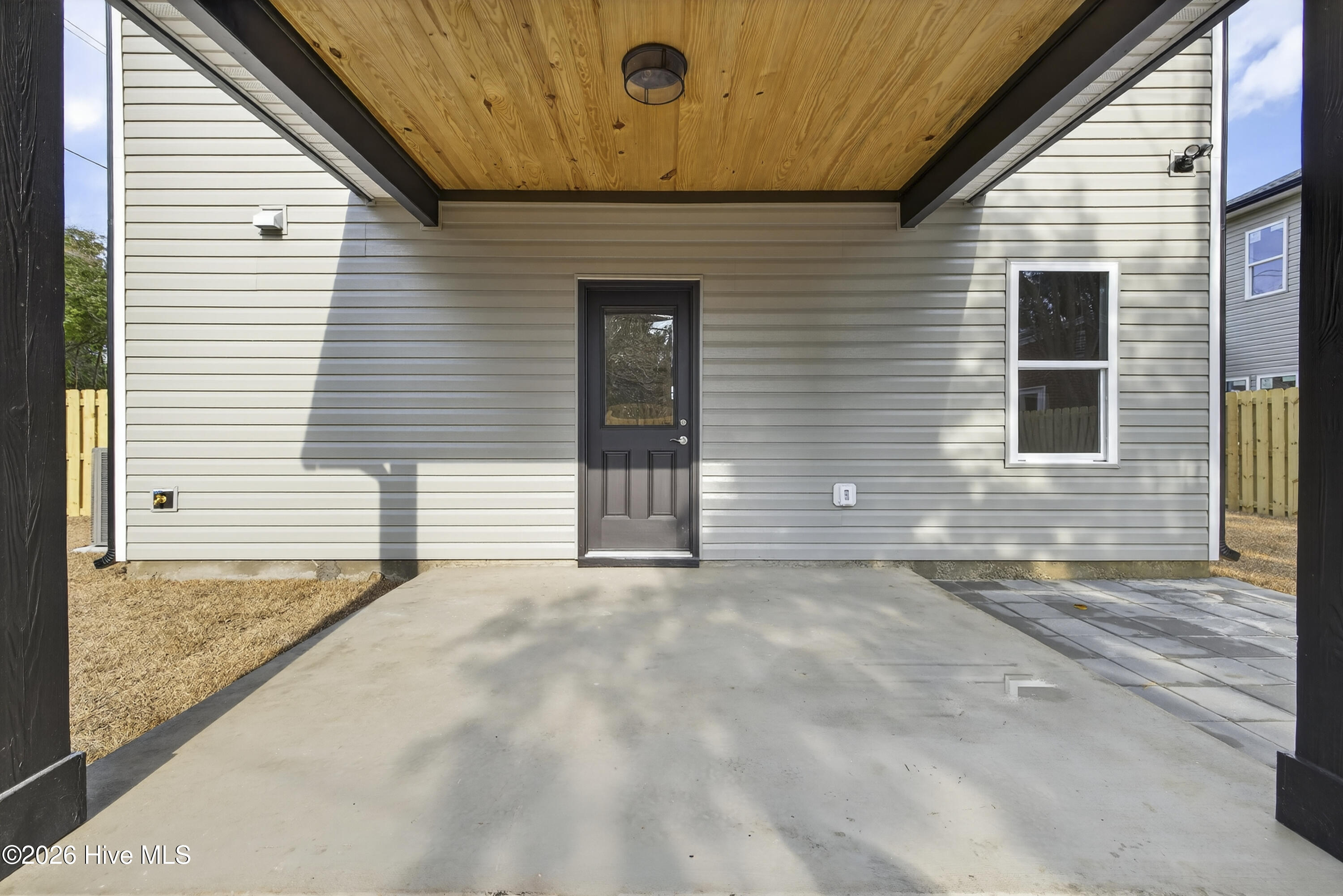 100548681 | Photo 45