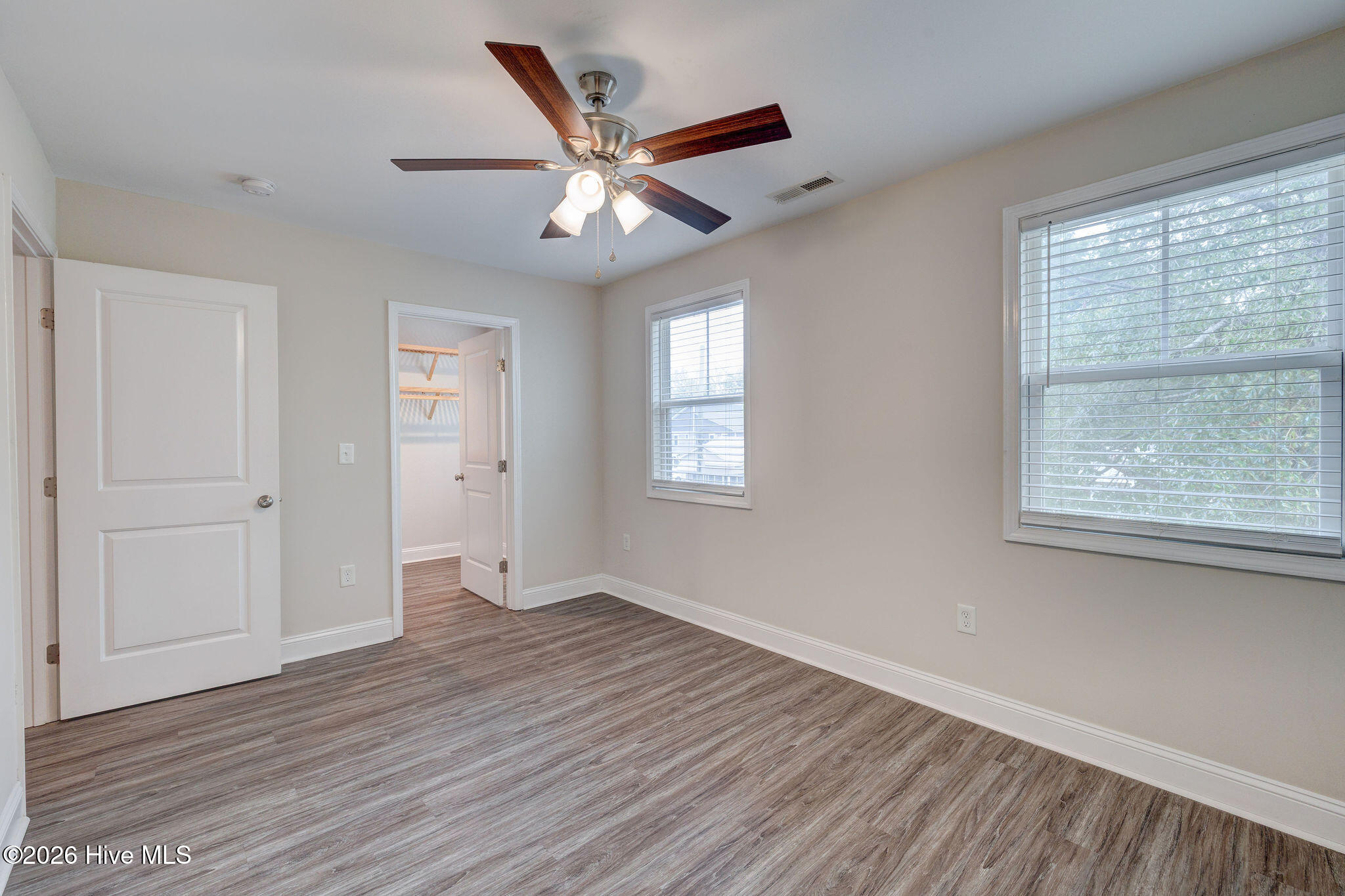 100562693 | Photo 34