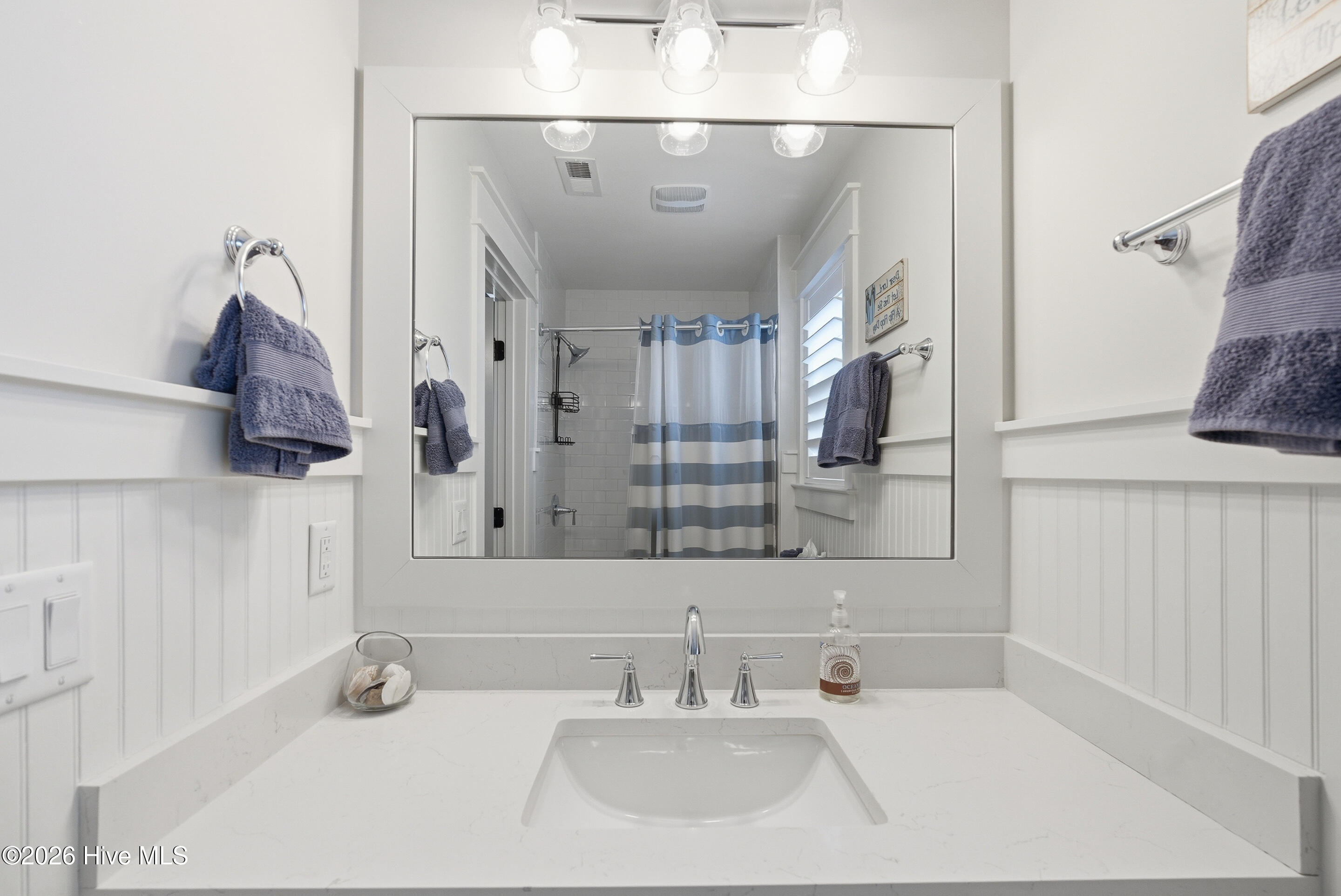 100562941 | Photo 50