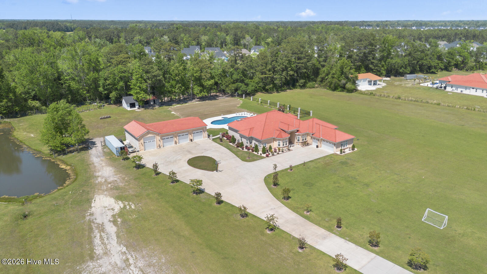 100546022 | Photo 87