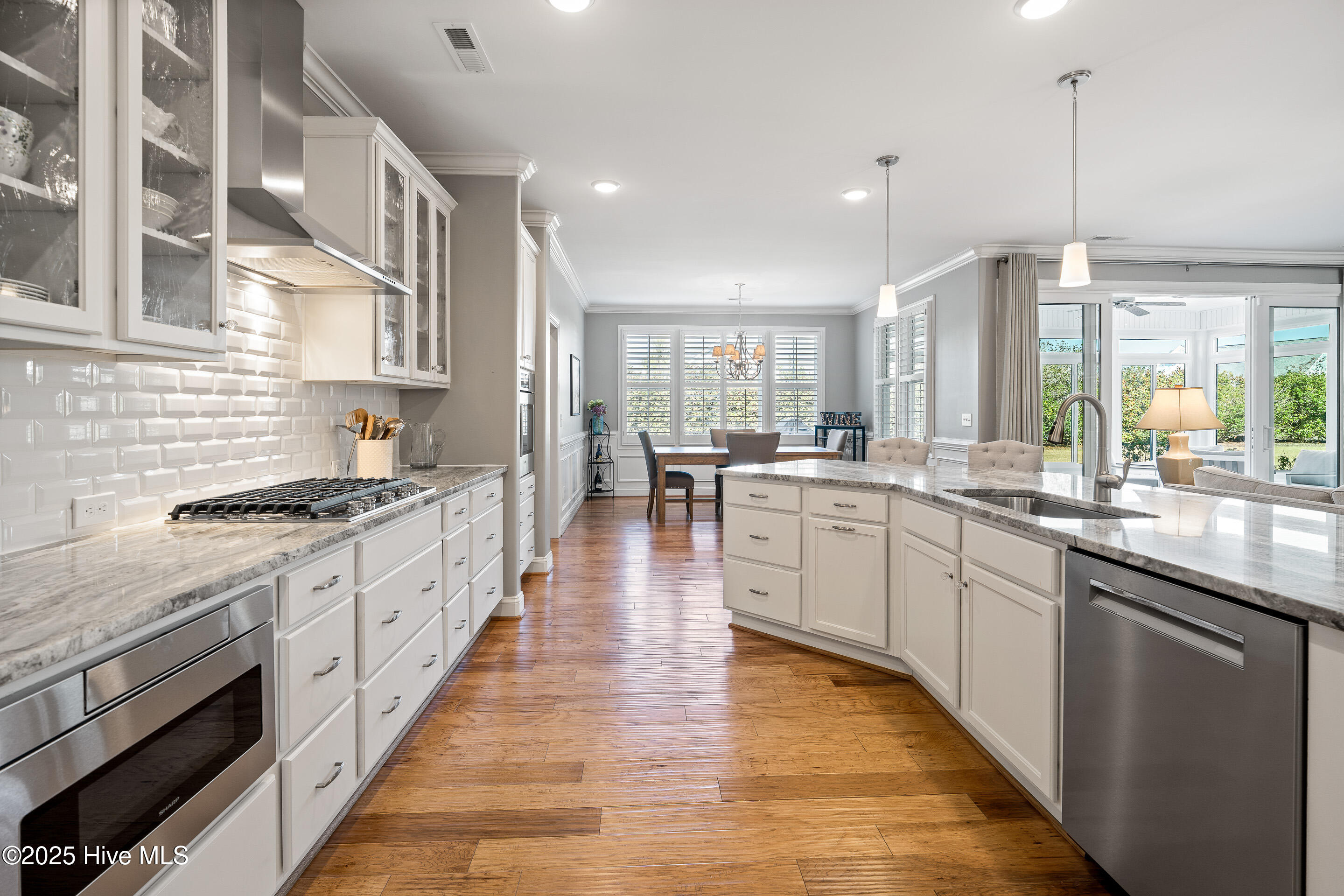 100543771 | Photo 17