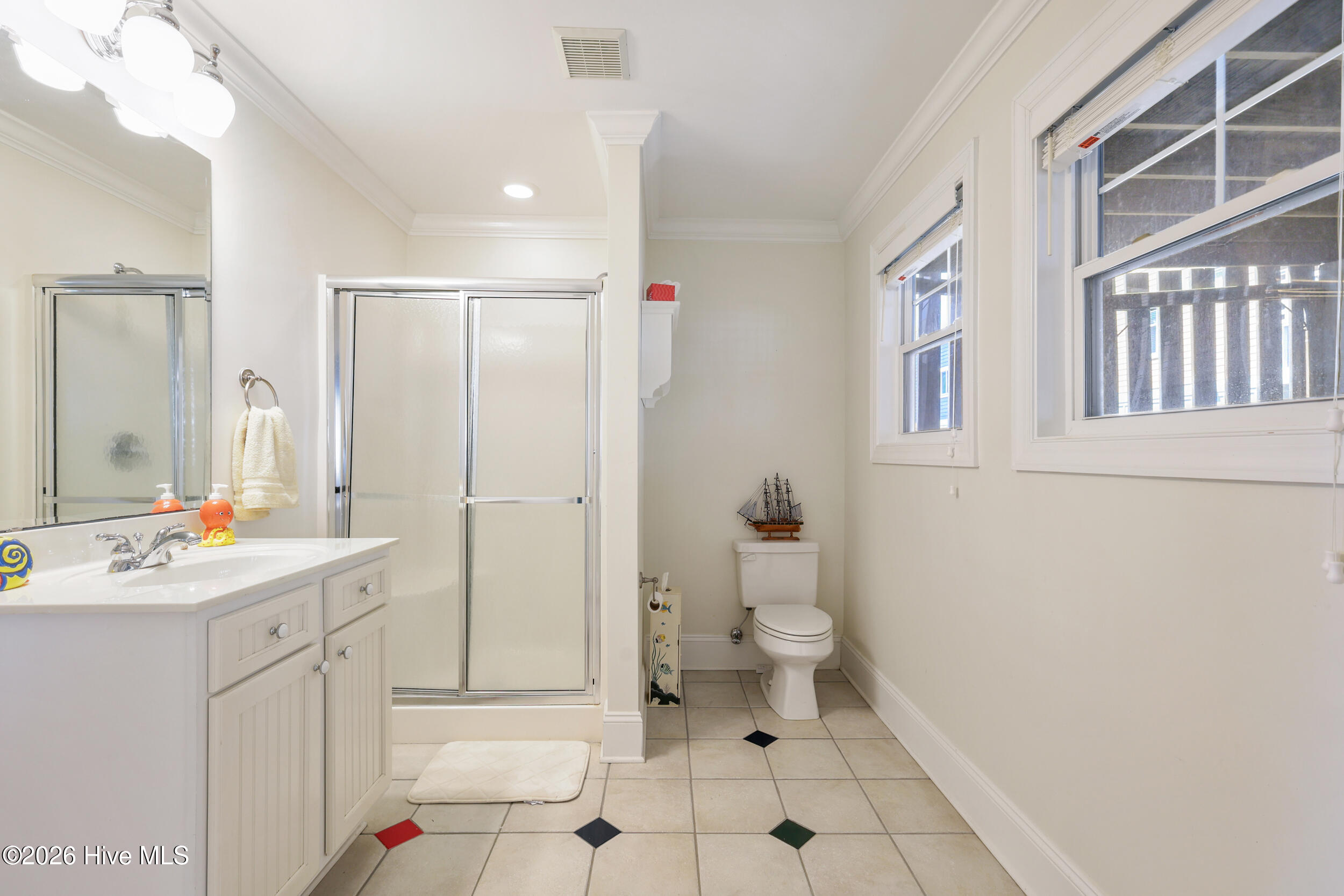 100568478 | Photo 33