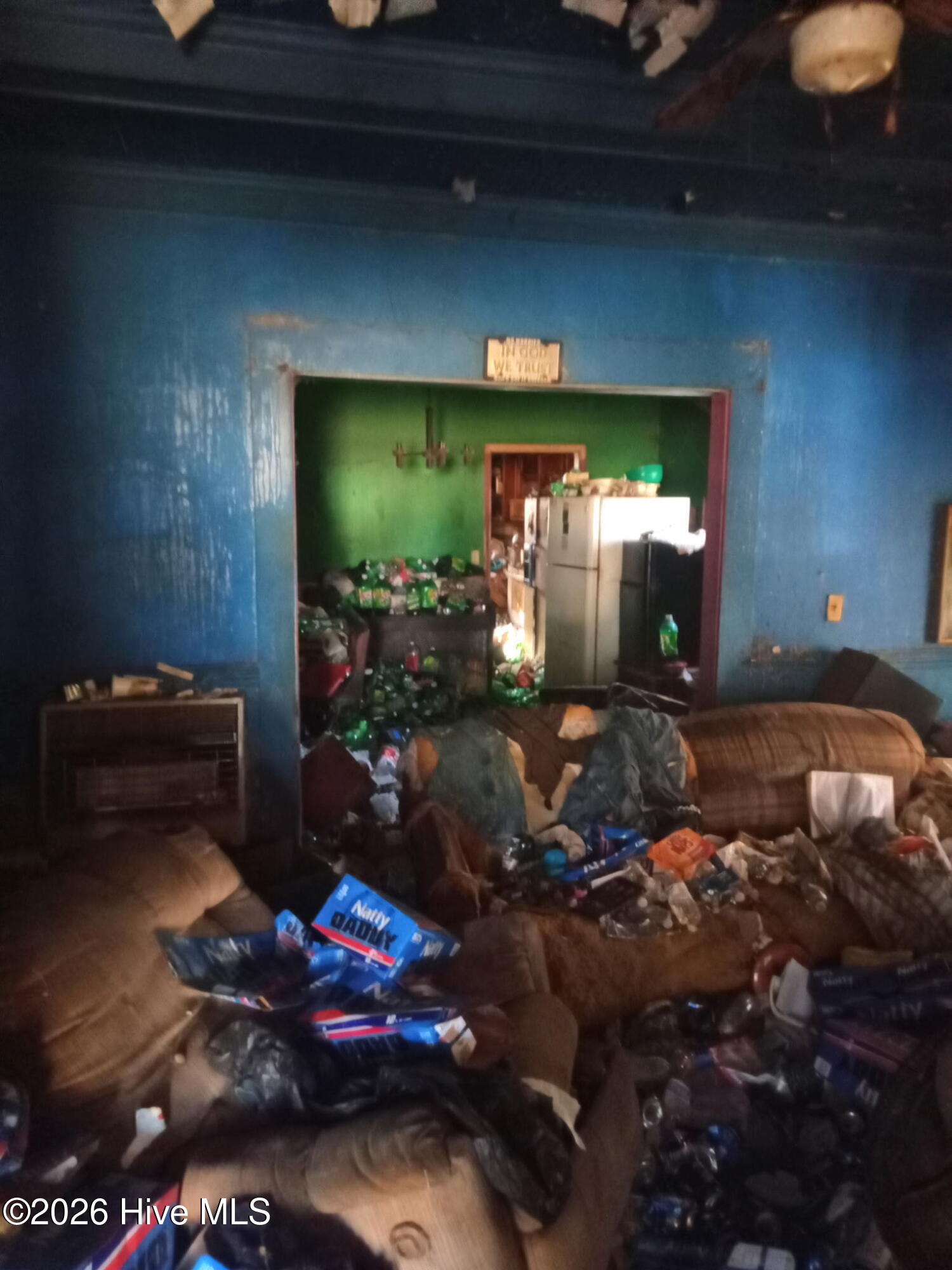 404 E Pollock Street - Living Room Kitch