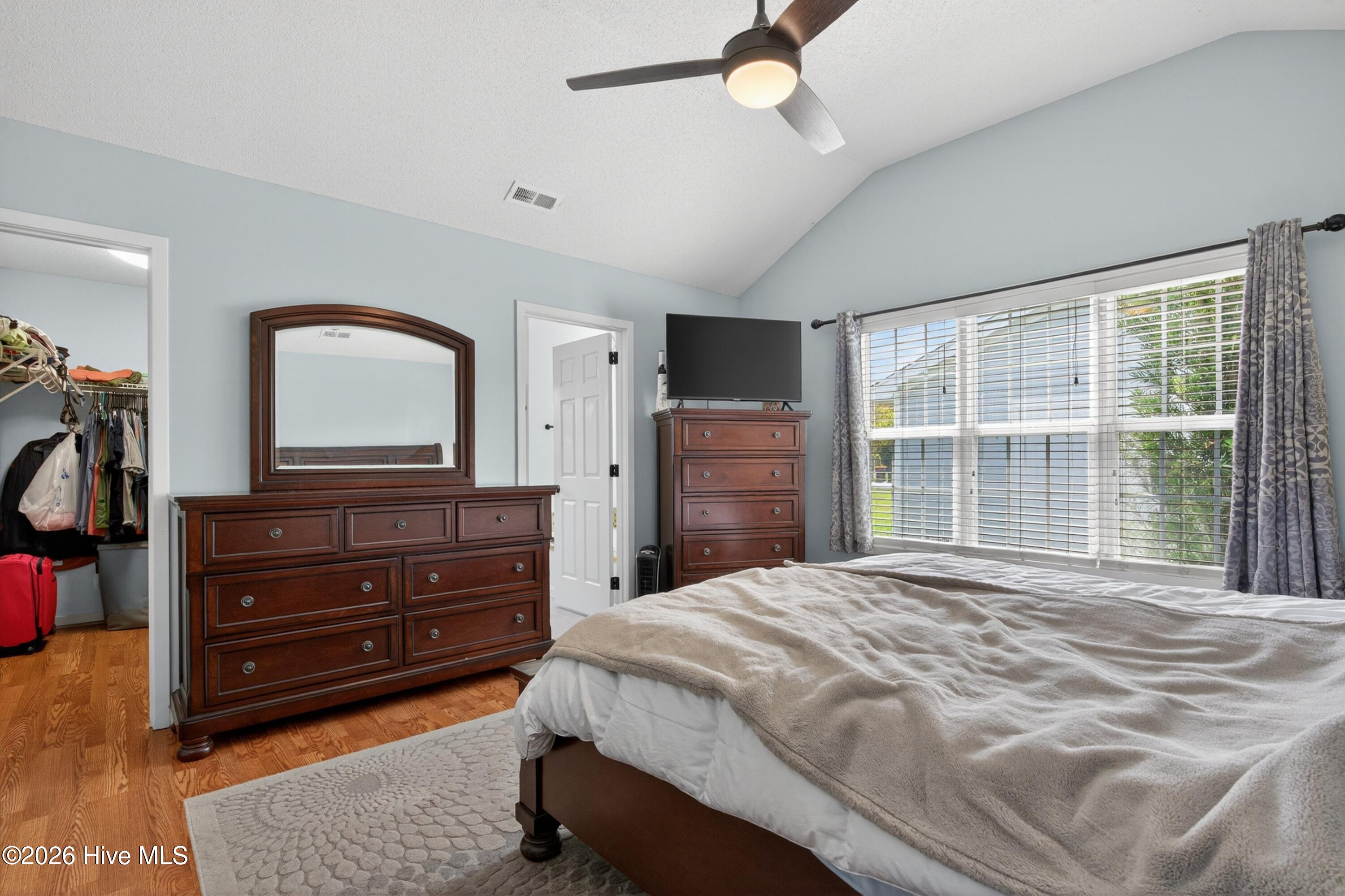 100566584 | Photo 16