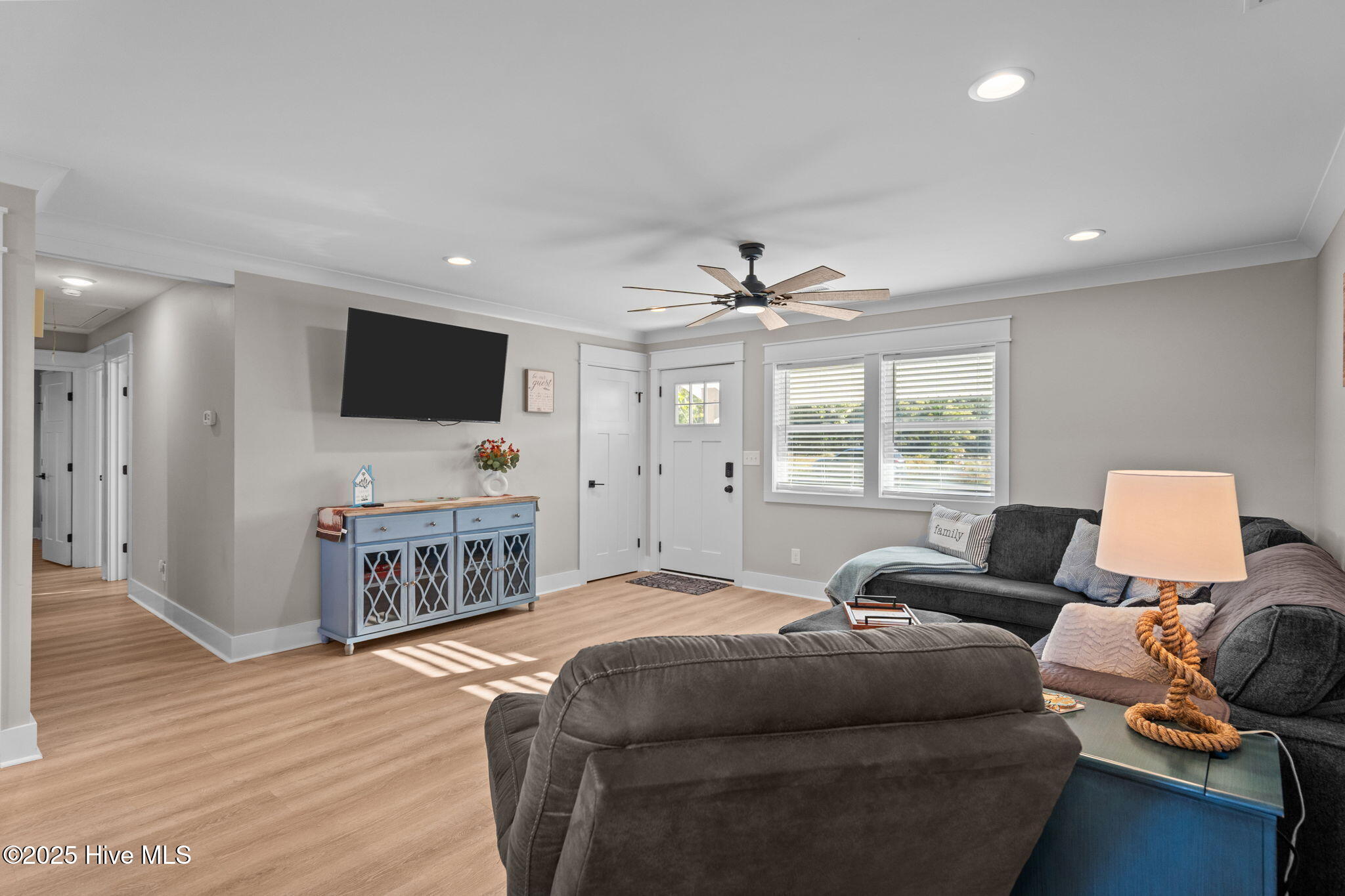 100538027 | Photo 17