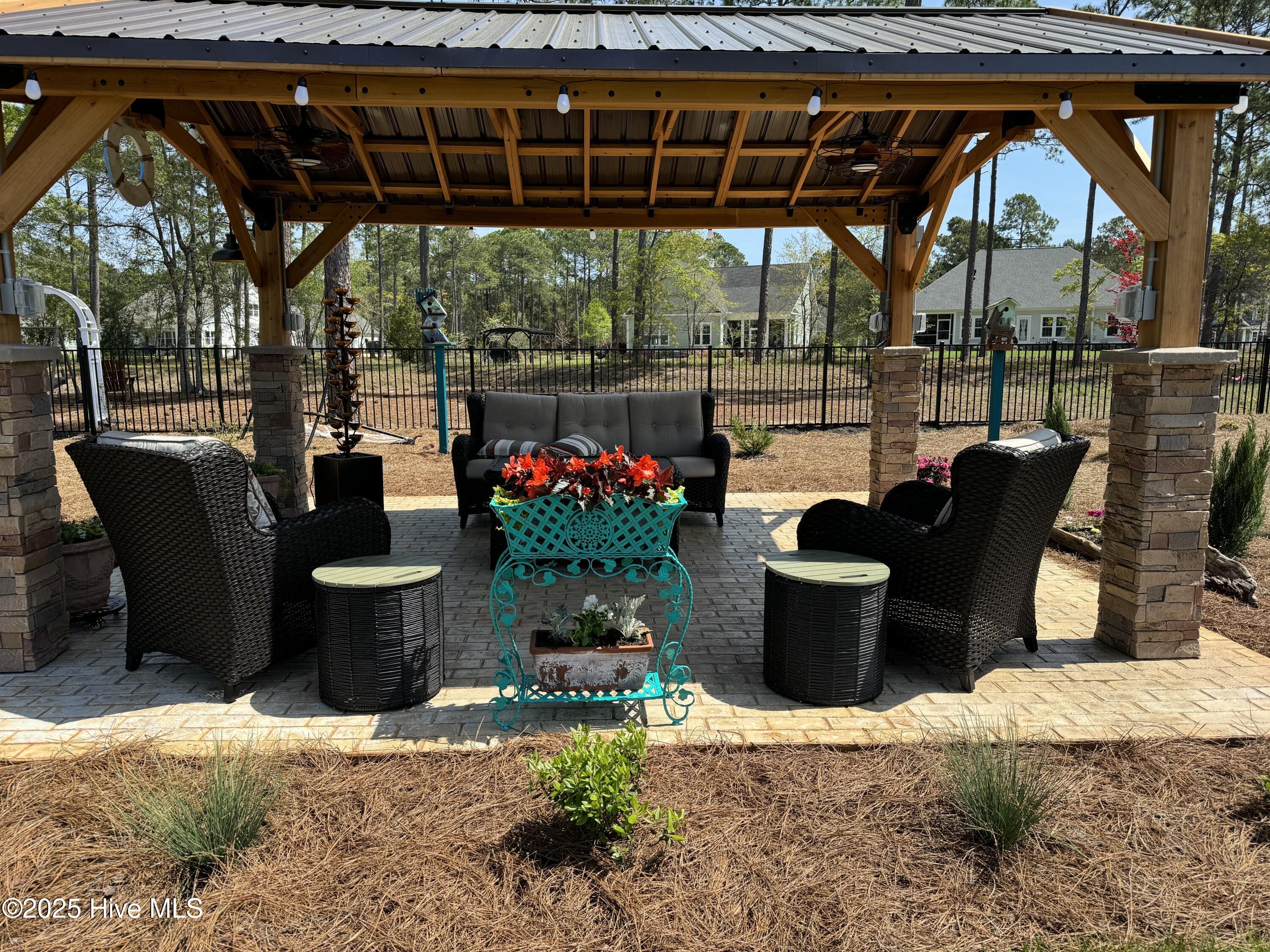 100508113 | Photo 36