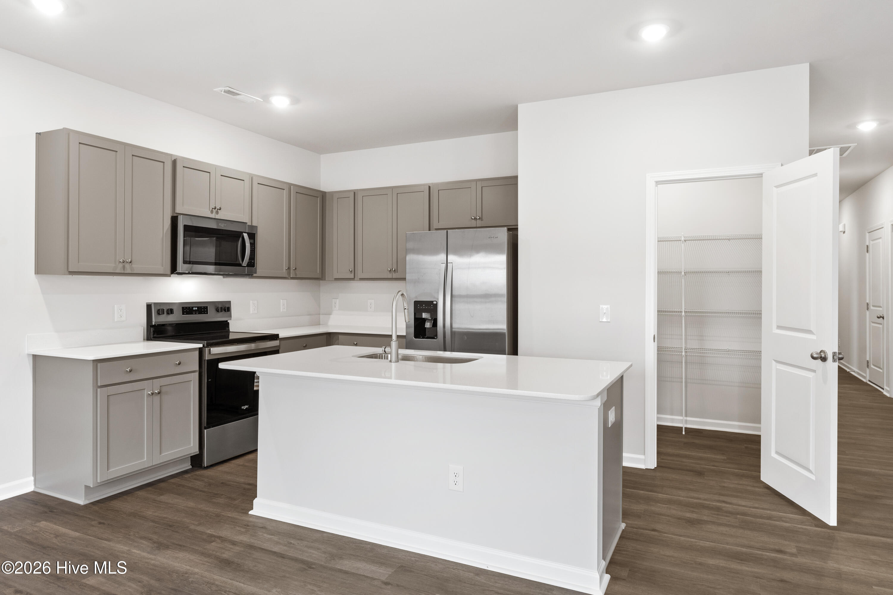 100565512 | Photo 12