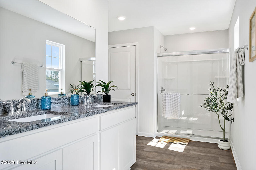 100548051 | Photo 25