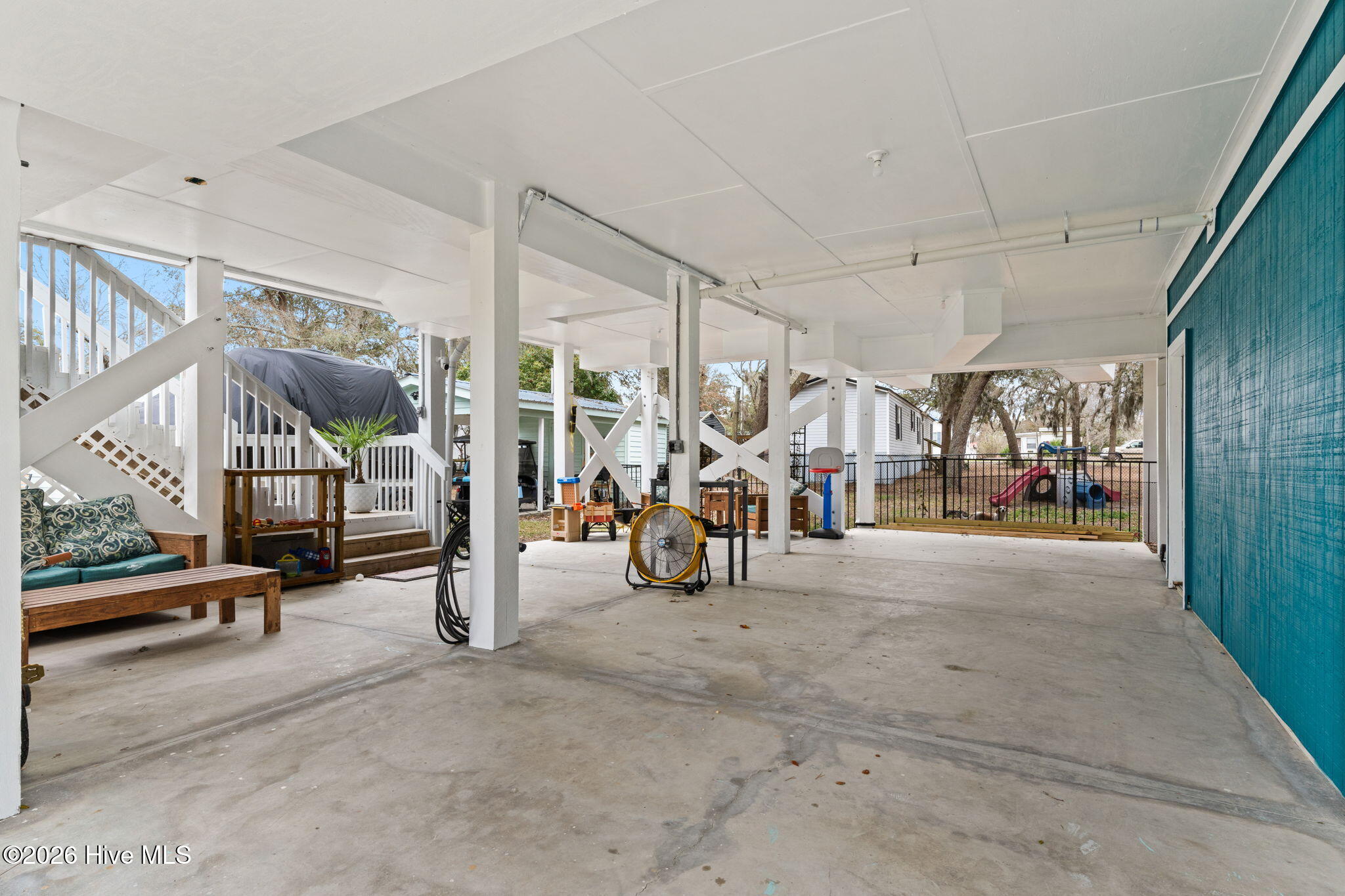 100560277 | Photo 28