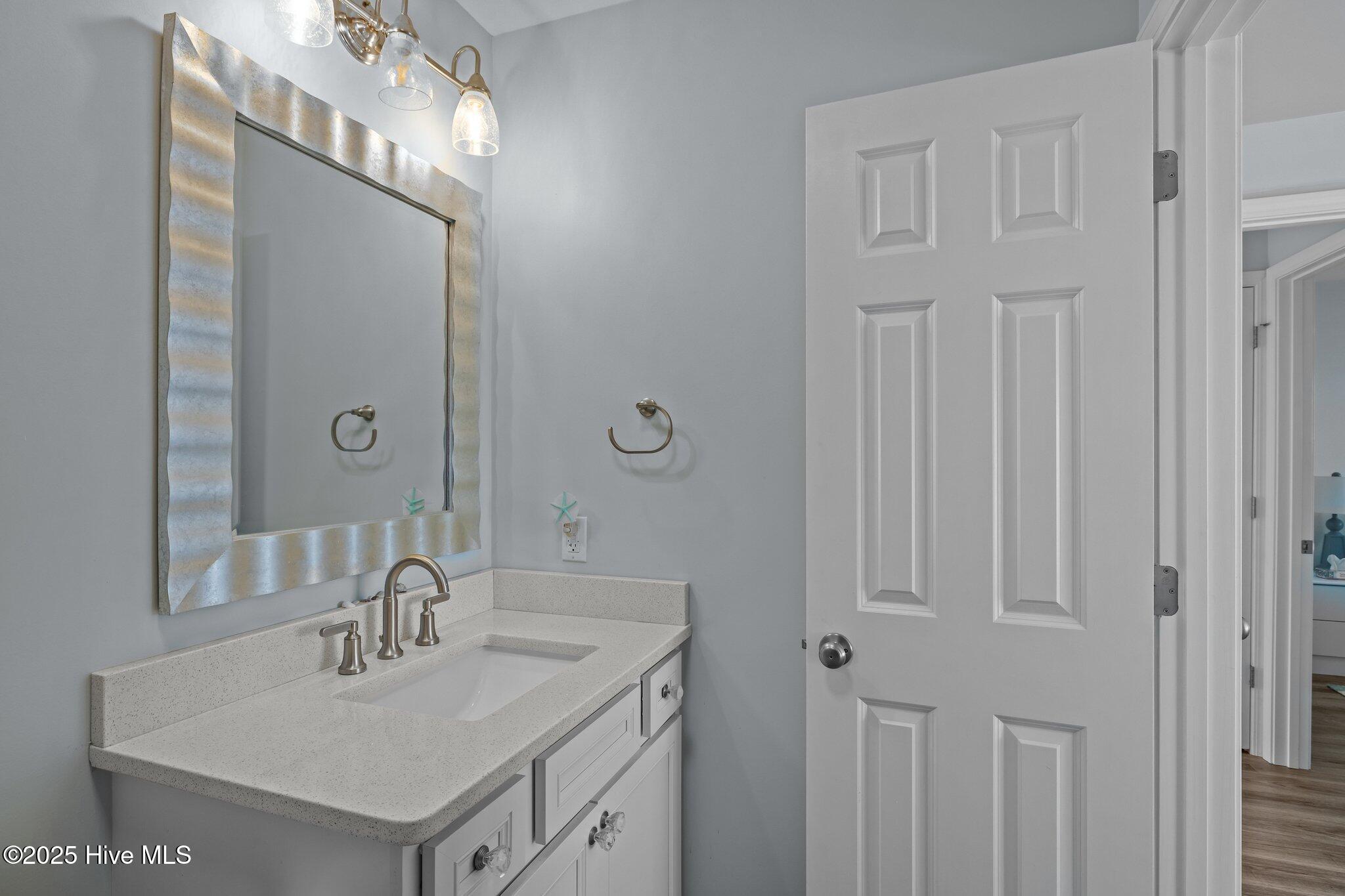 100563008 | Photo 12