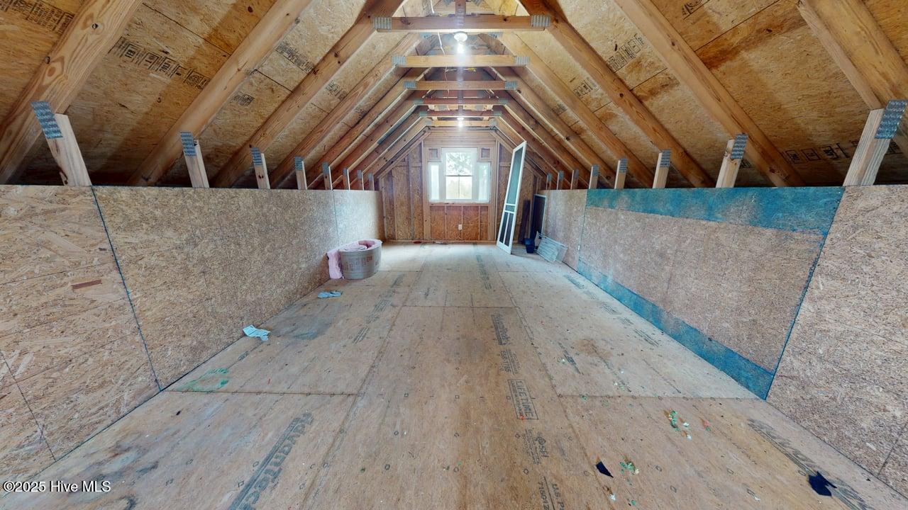 100502870 | Photo 54