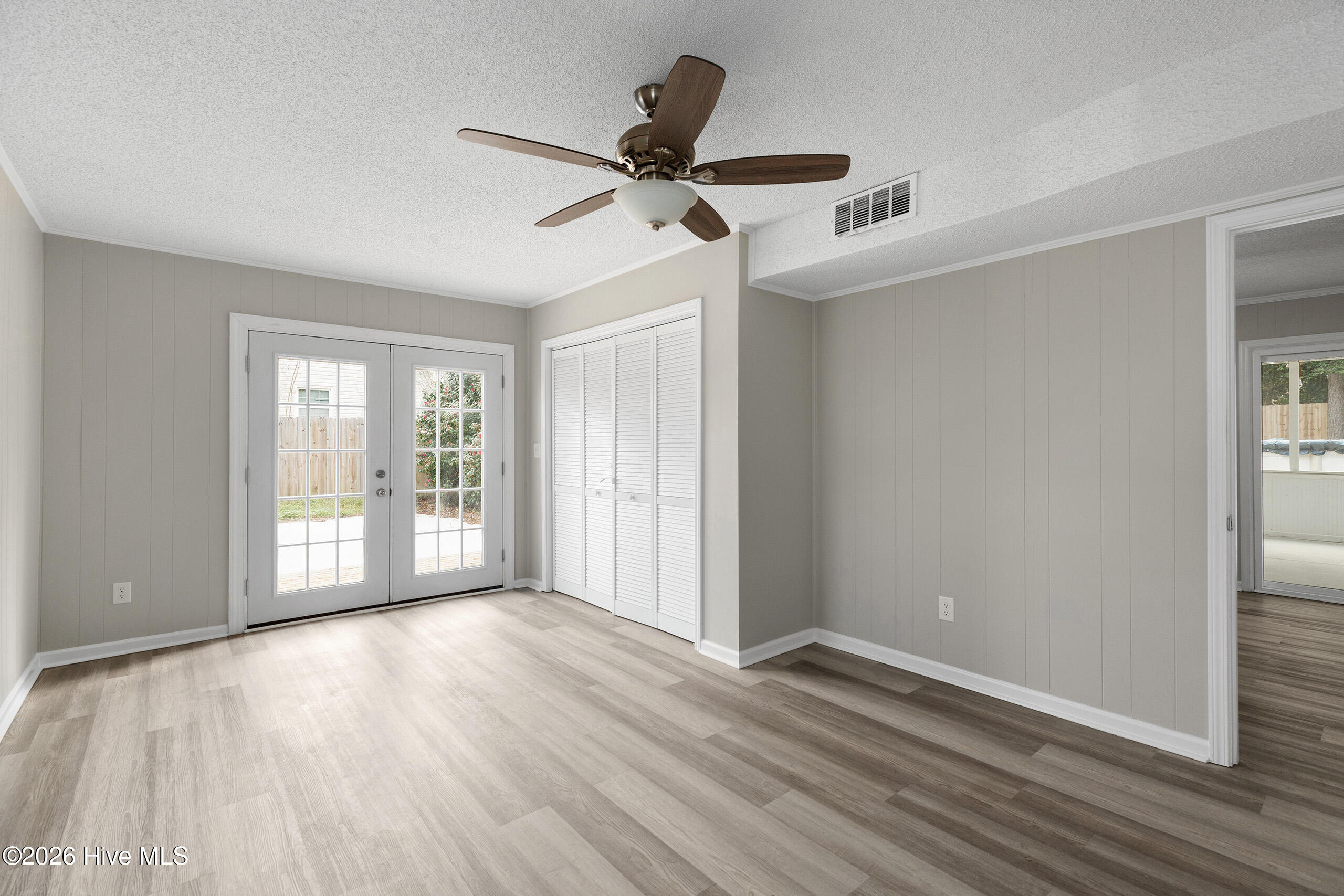 100558477 | Photo 20