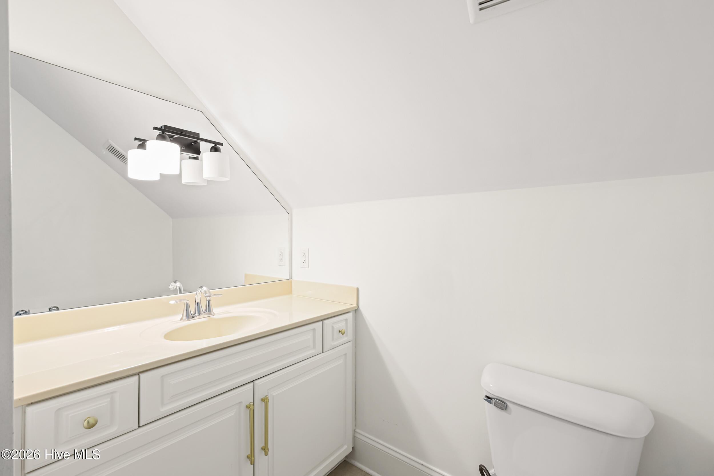 100547349 | Photo 38