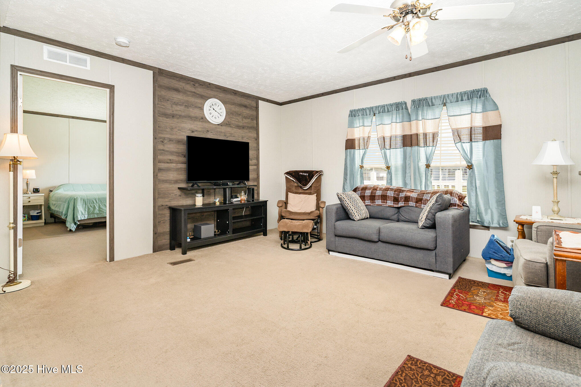 008_wag08270-edit_375